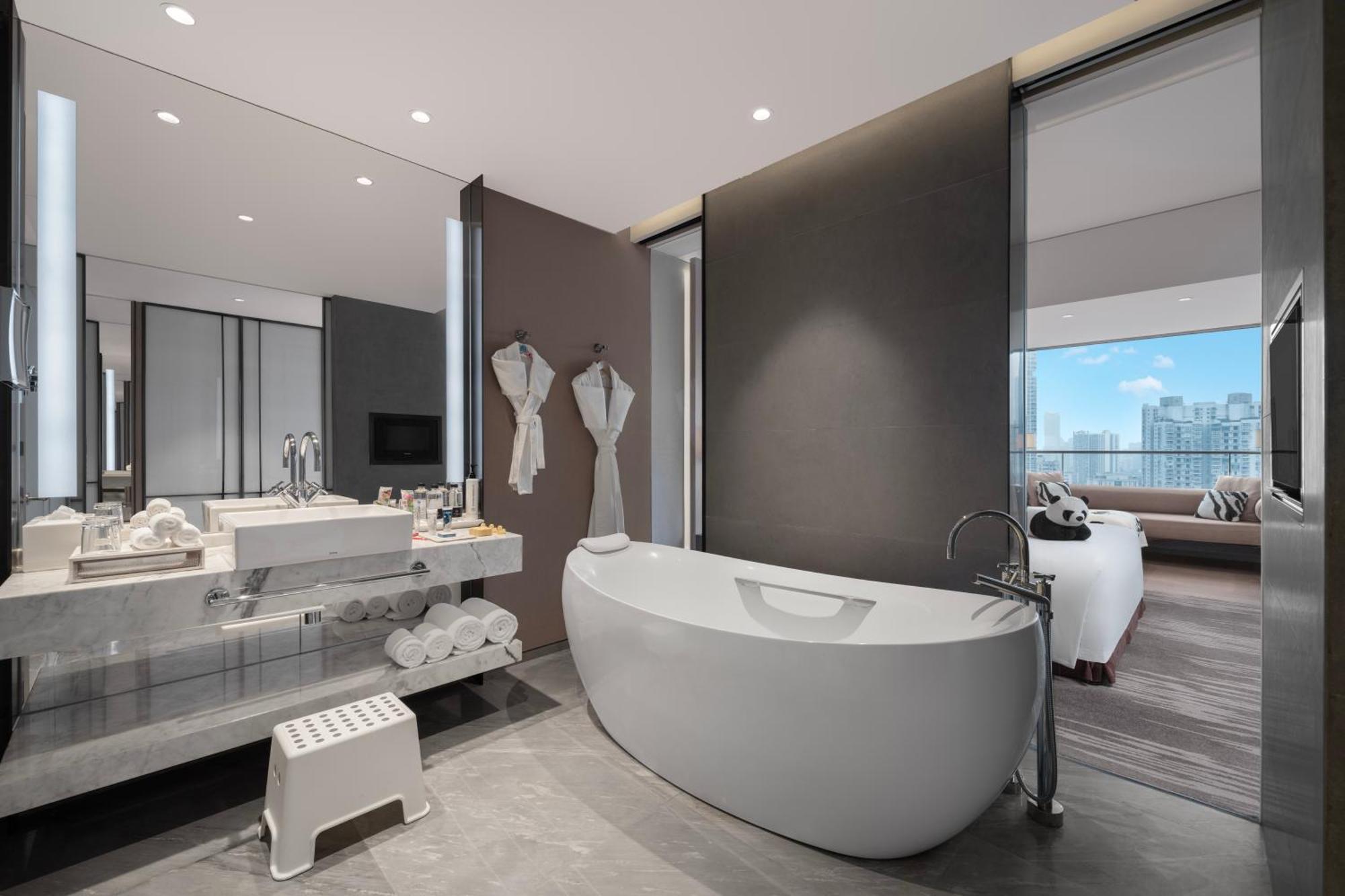 N3 Grand Deluxe Family Room