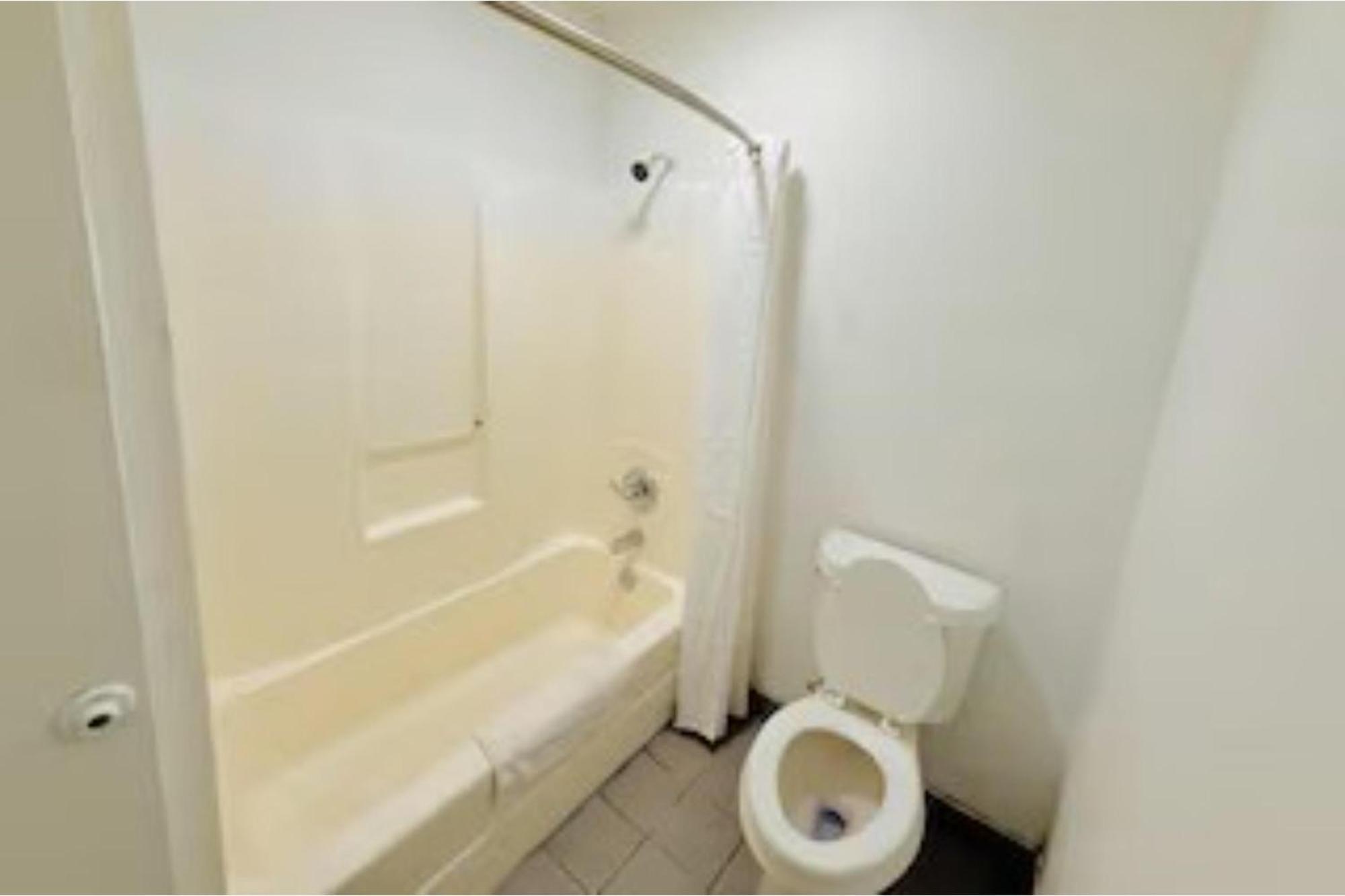 Suite- 2 Full Beds Non-Smoking