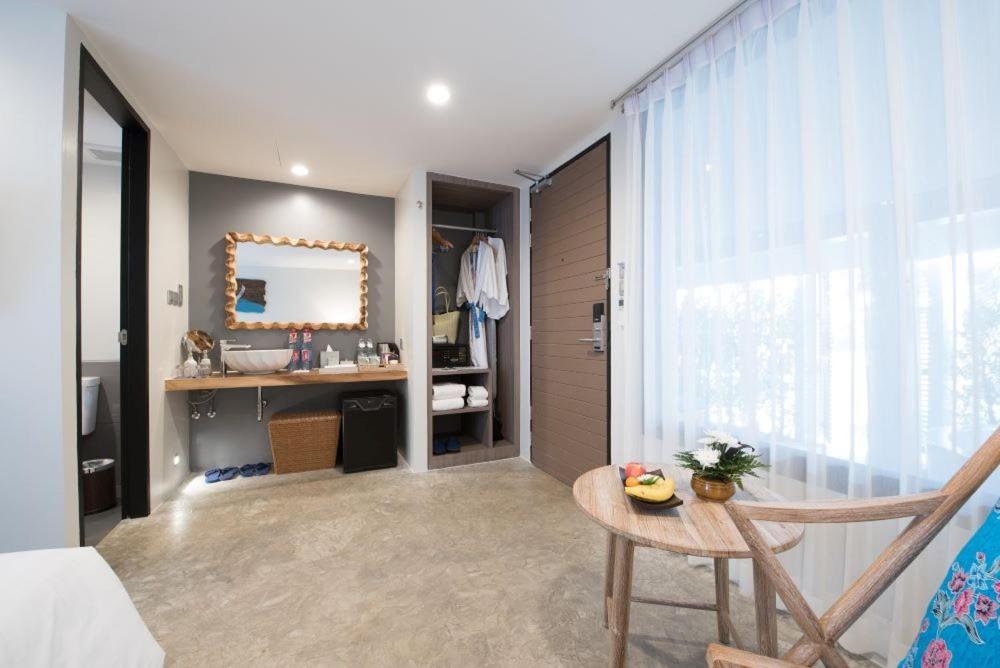 Grand Deluxe Double or Twin Room Bathtub
