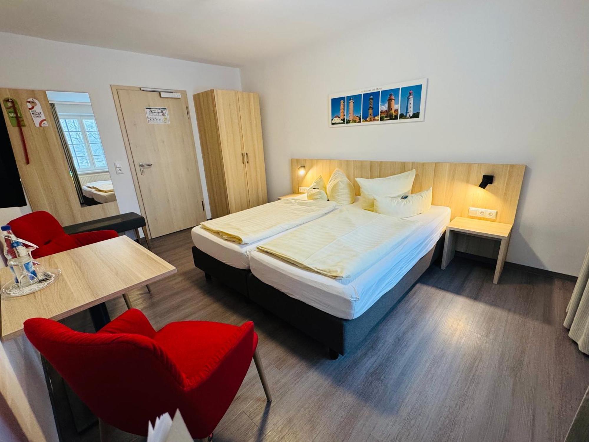 Double Room,1747062044:JPEG