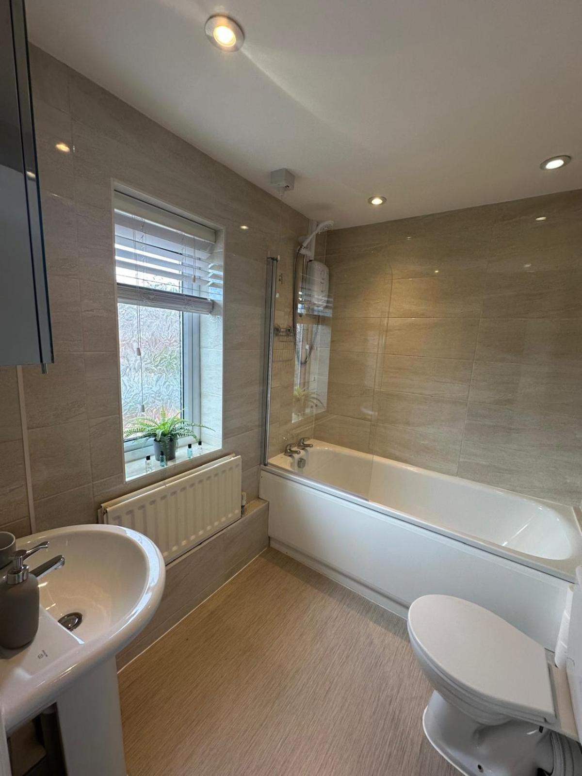 Twin Room with Private Bathroom