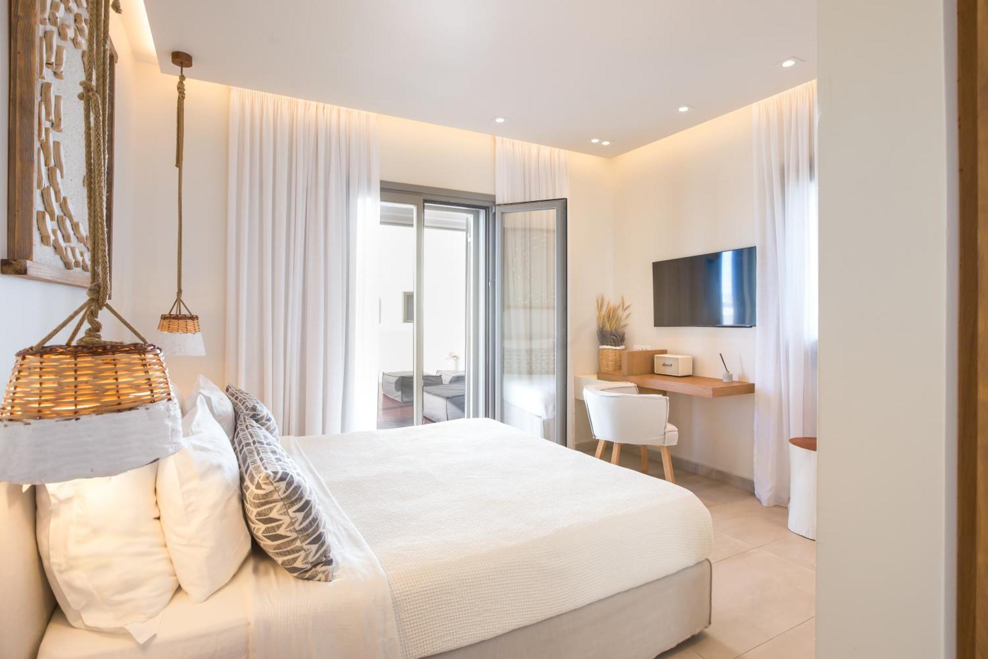 Comfort Room with private heated pool