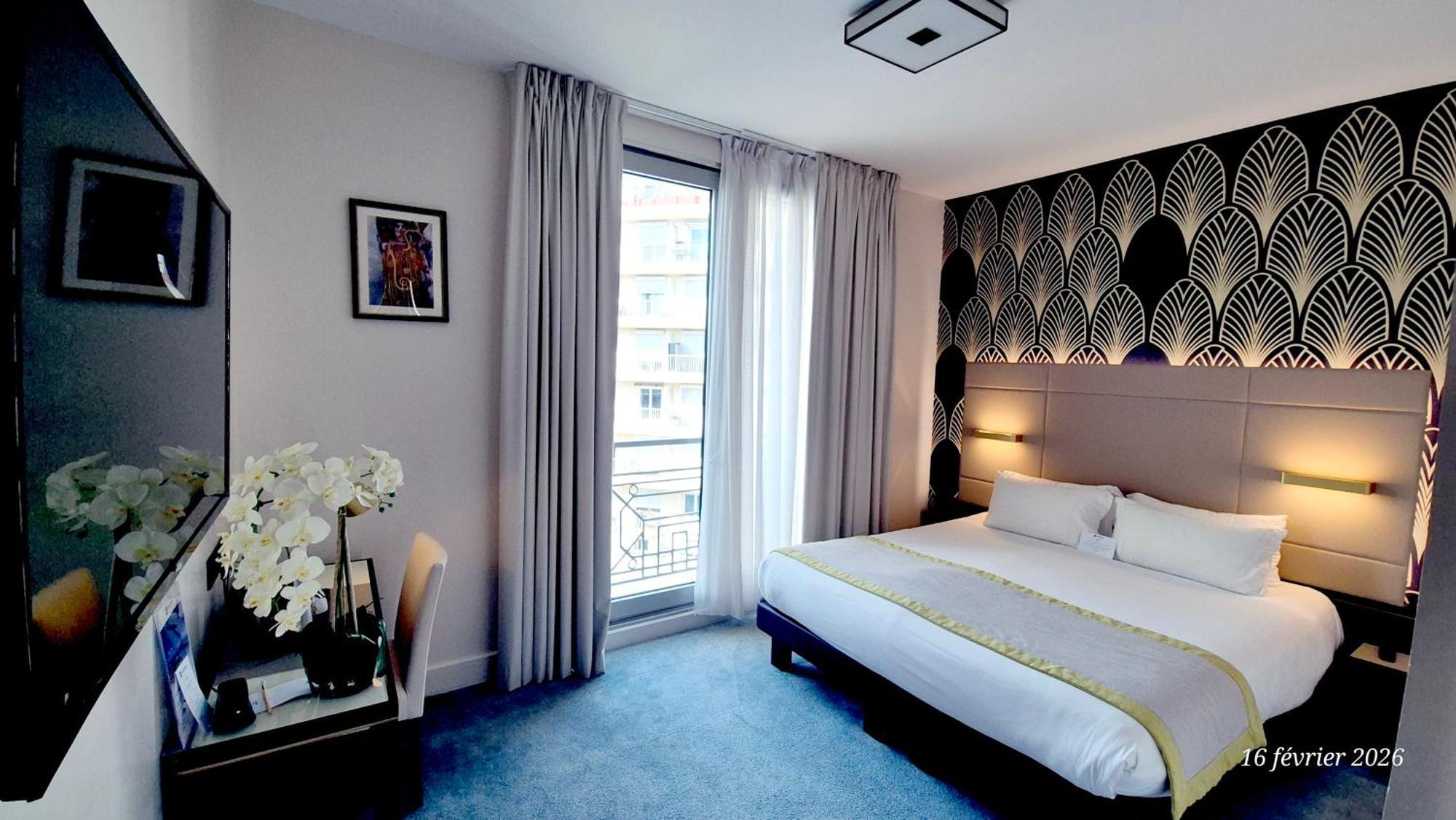 Comfort Queen Room with Balcony