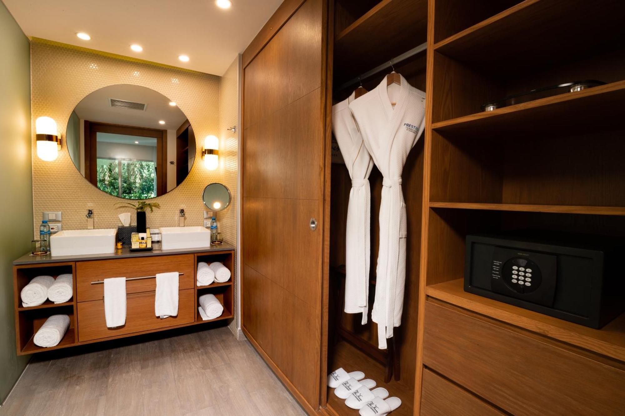 One Bedroom Suite Swim Up