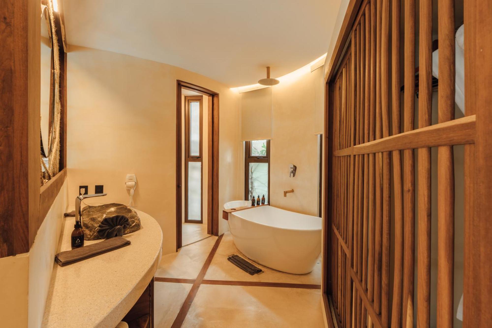 Deluxe King Studio Infinity Pool