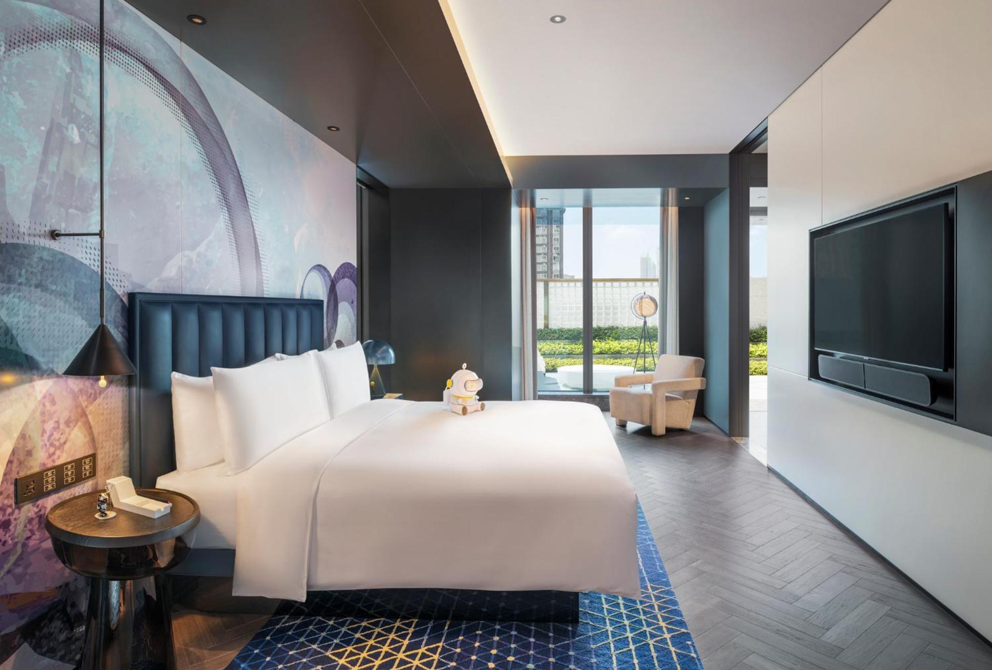 WOW Signature One-Bedroom King Suite with W Terrace