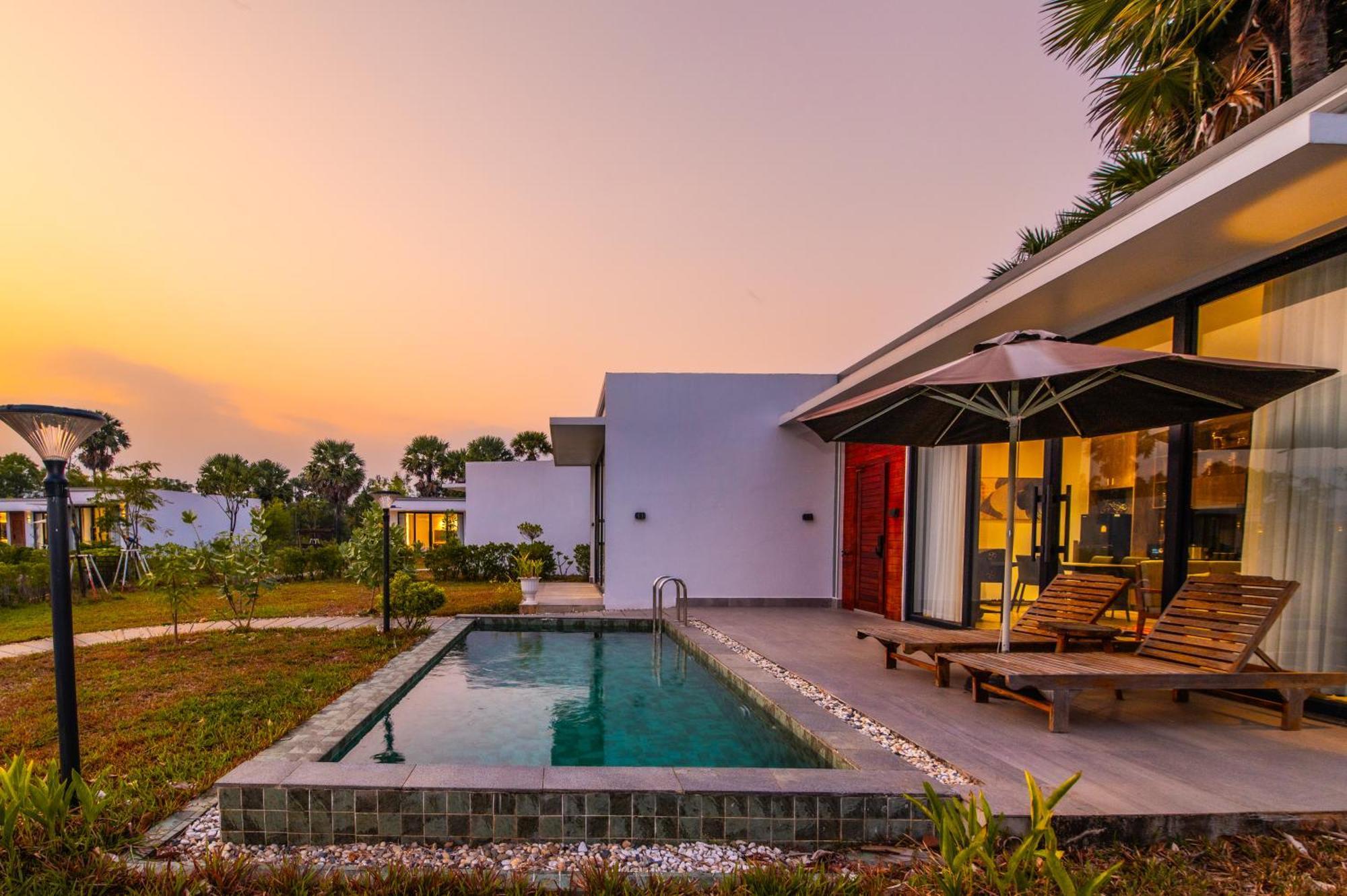 Family Suite Two-Bedroom Private Pool Villa - Free City Shuttle Service + Mini Bar