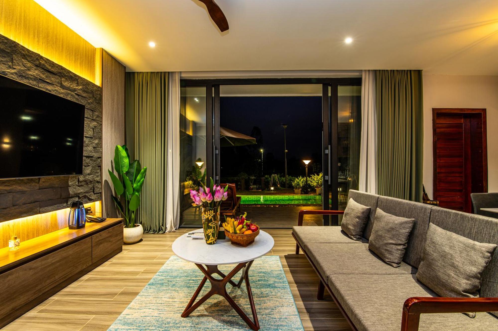Villa Three-Bedroom with Private Pool - Free City Shuttle Service + Mini Bar