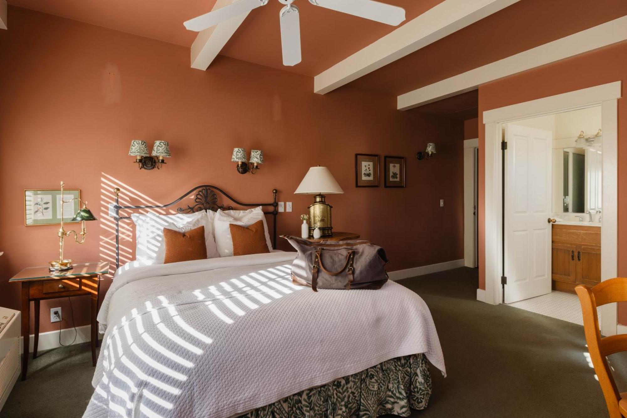 Standard Queen Room