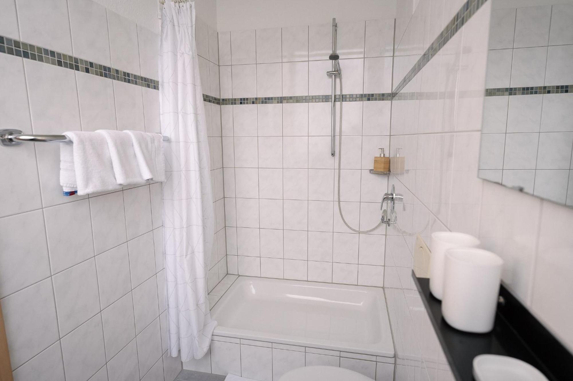 Dreibettzimmer mit Bad