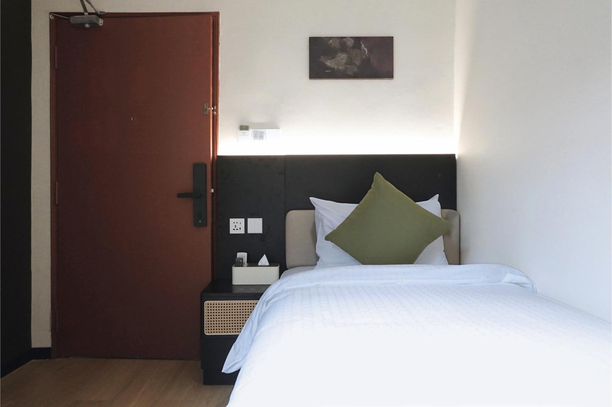 Deluxe Single Room