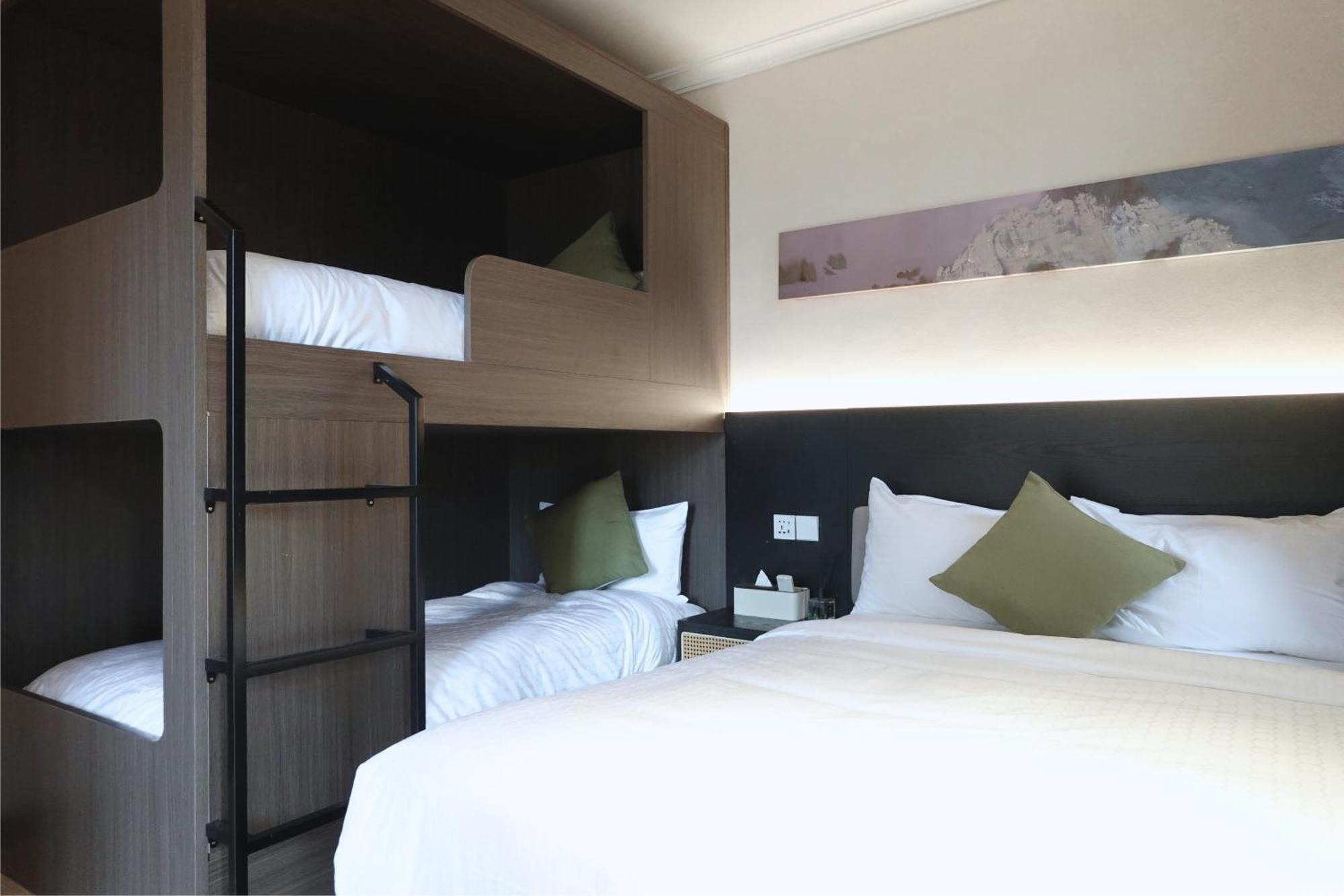 Deluxe Quadruple Room