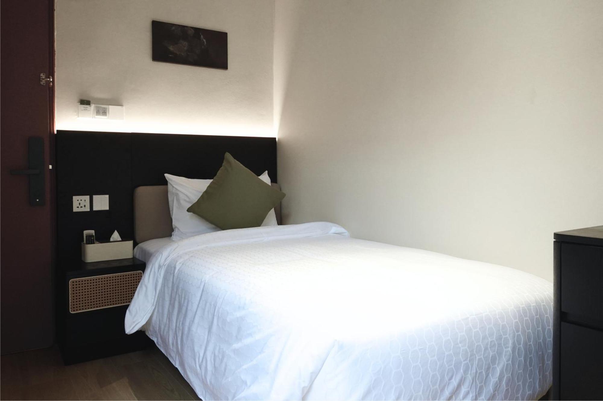 Deluxe Single Room