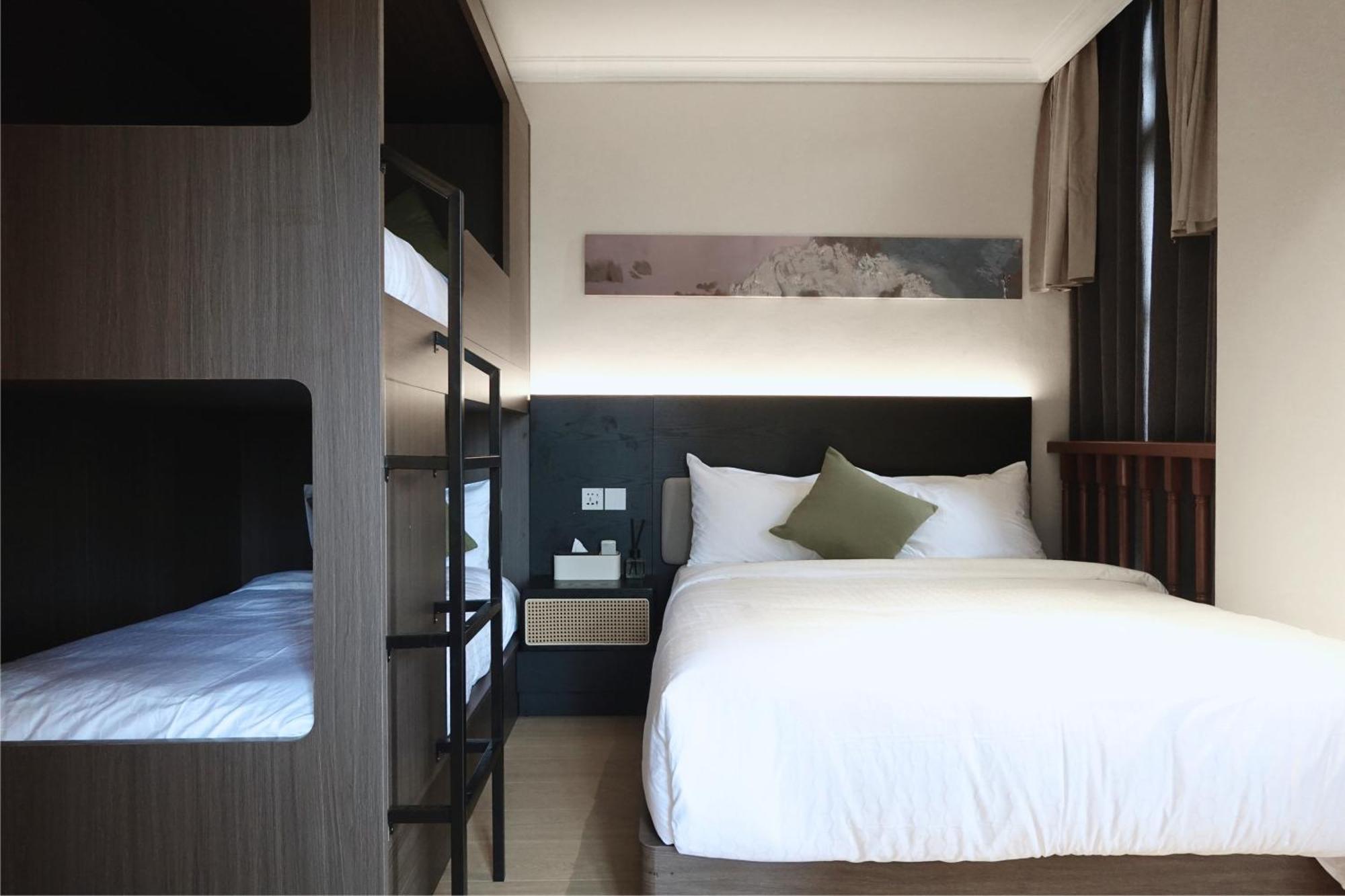 Deluxe Quadruple Room