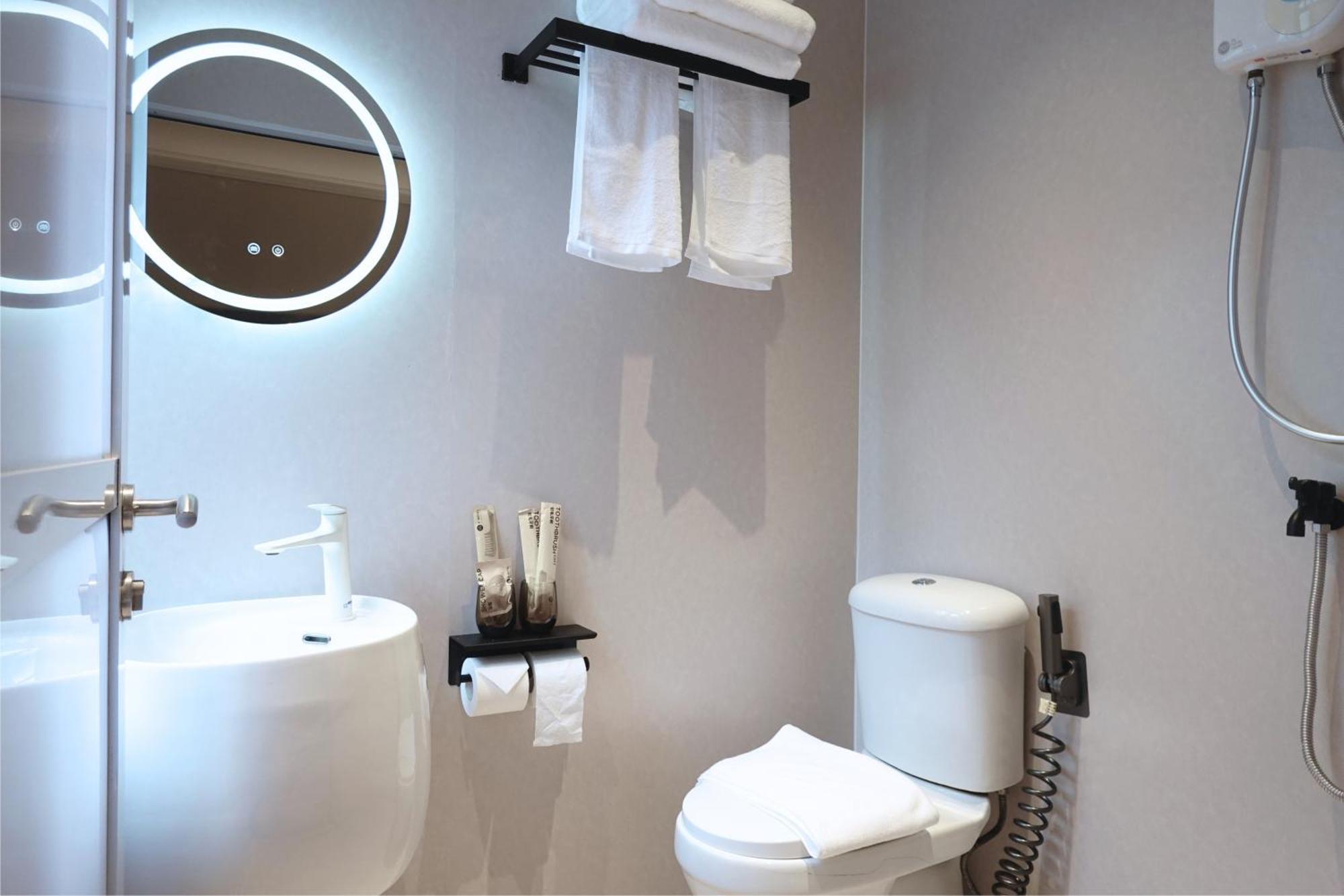 Deluxe Triple Window