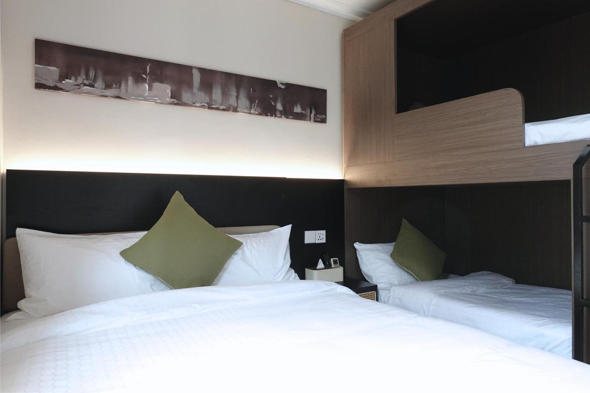 Deluxe Quadruple Room
