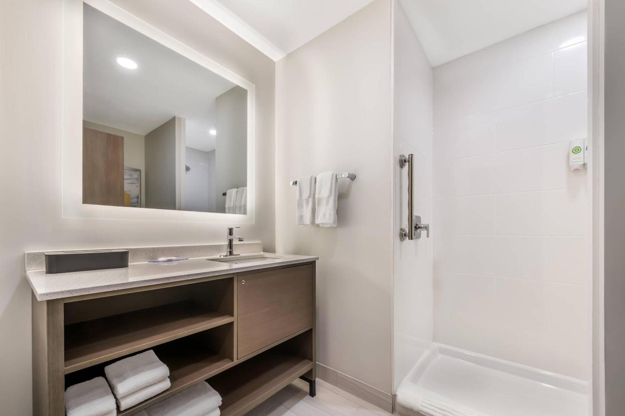 Queen Suite with Two Queen Beds - Non Smoking