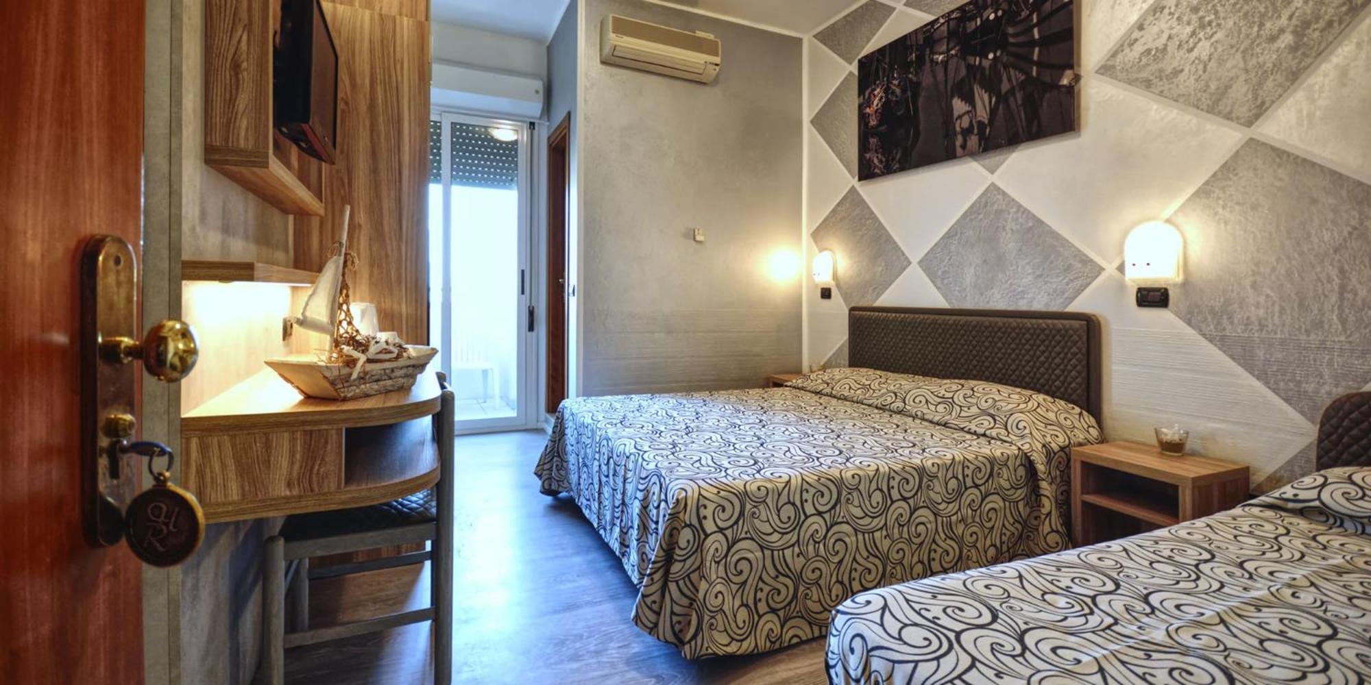 Dreibettzimmer mit Balkon