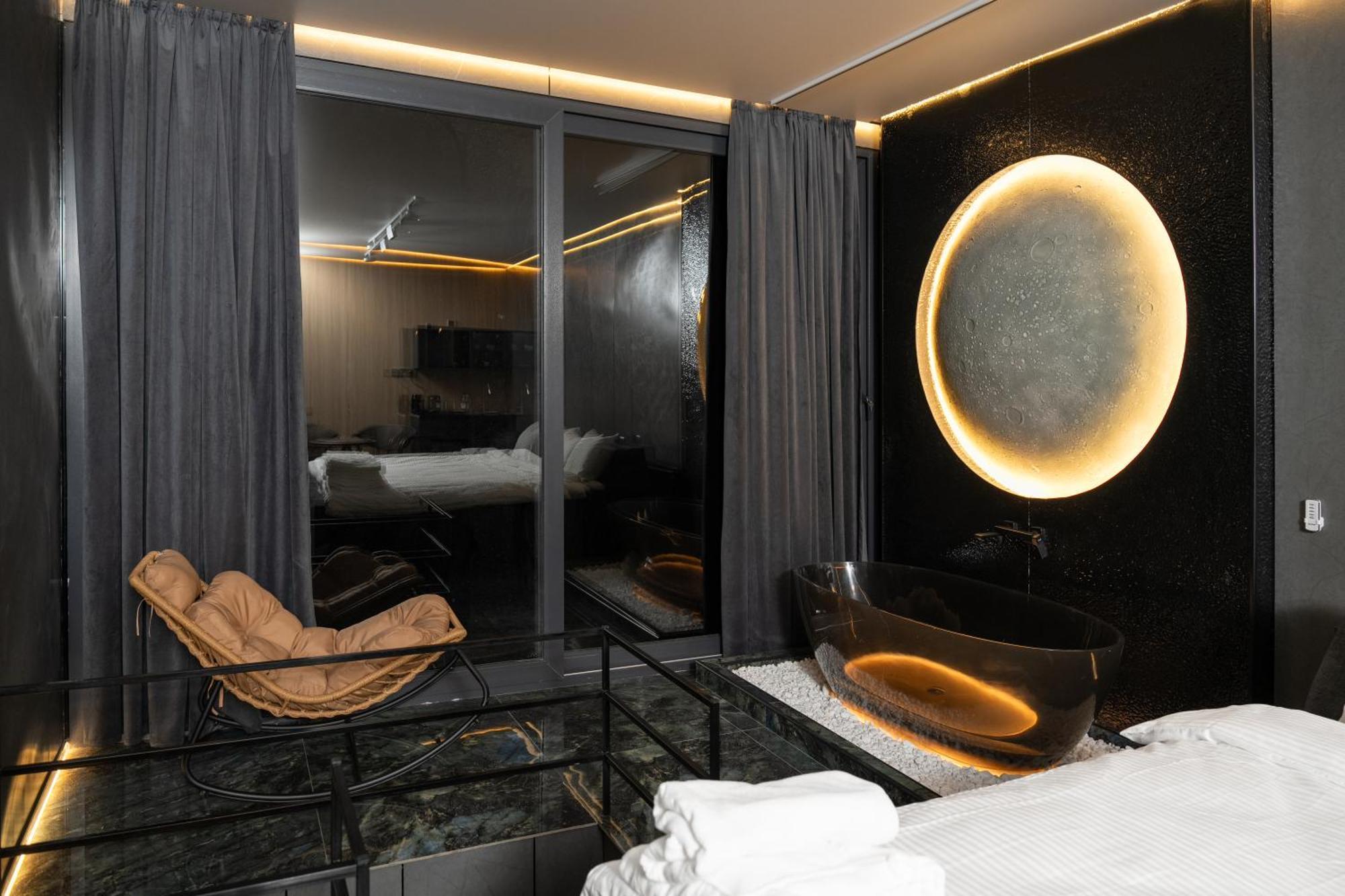 King Room Spa Bath