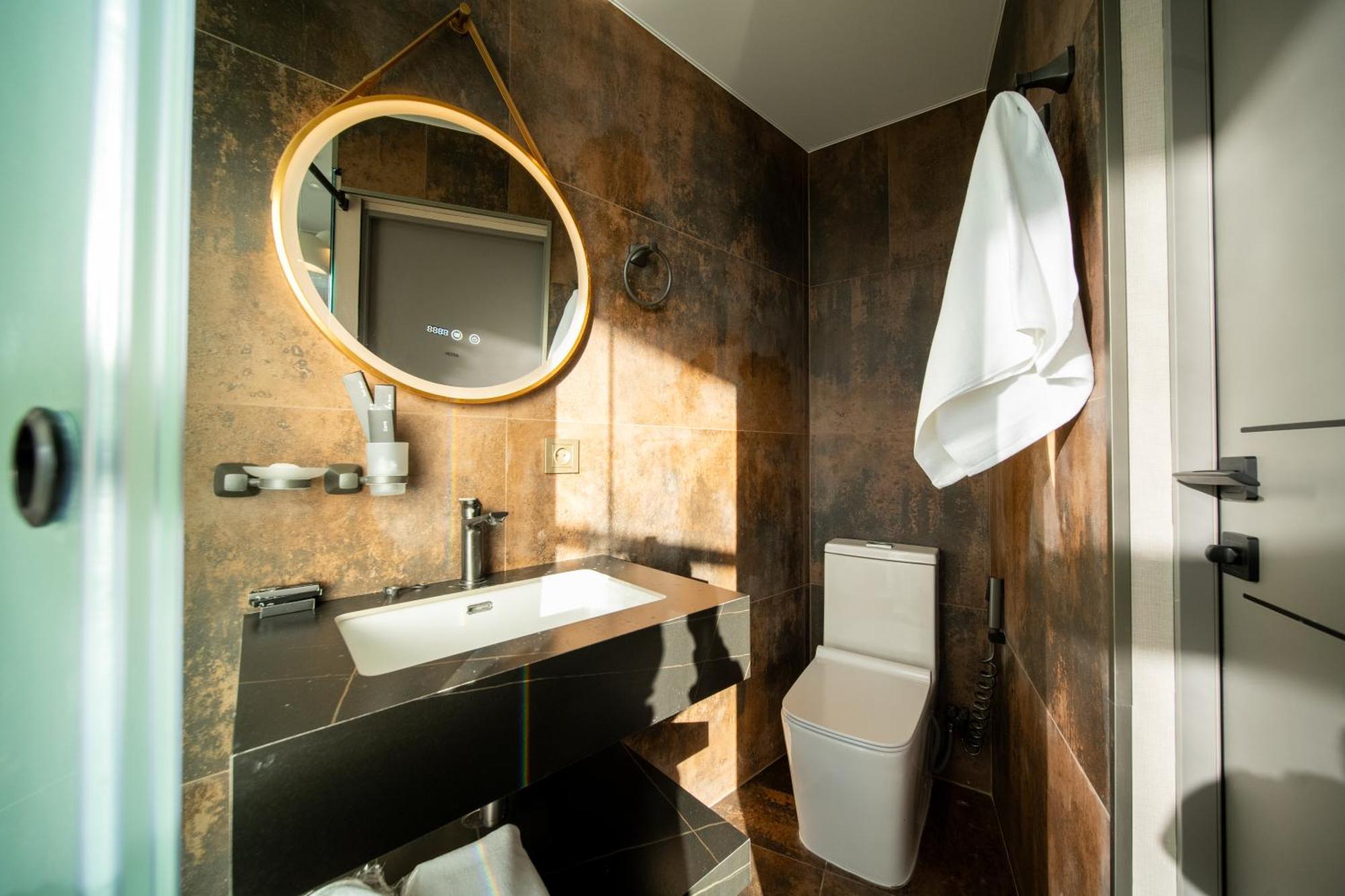 King Suite Spa Bath