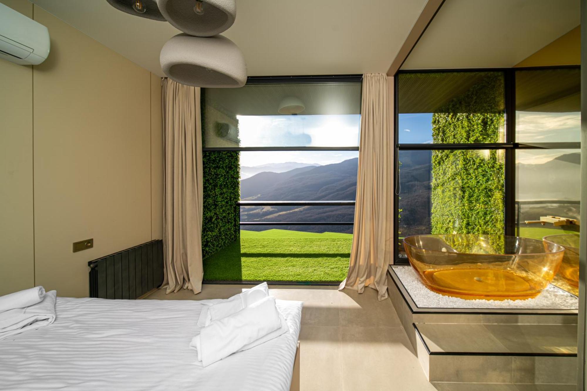 King Suite Spa Bath