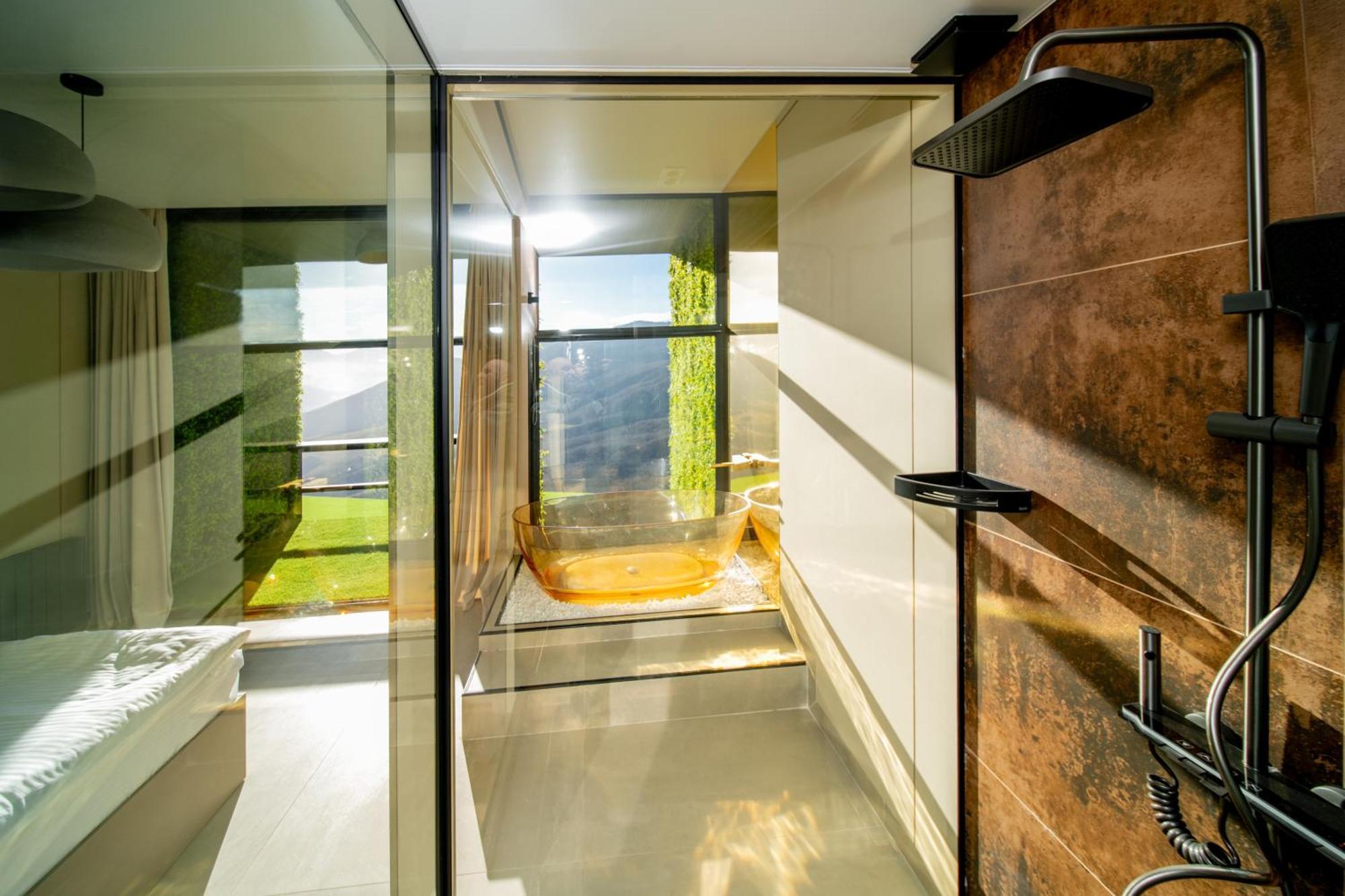 King Suite Spa Bath