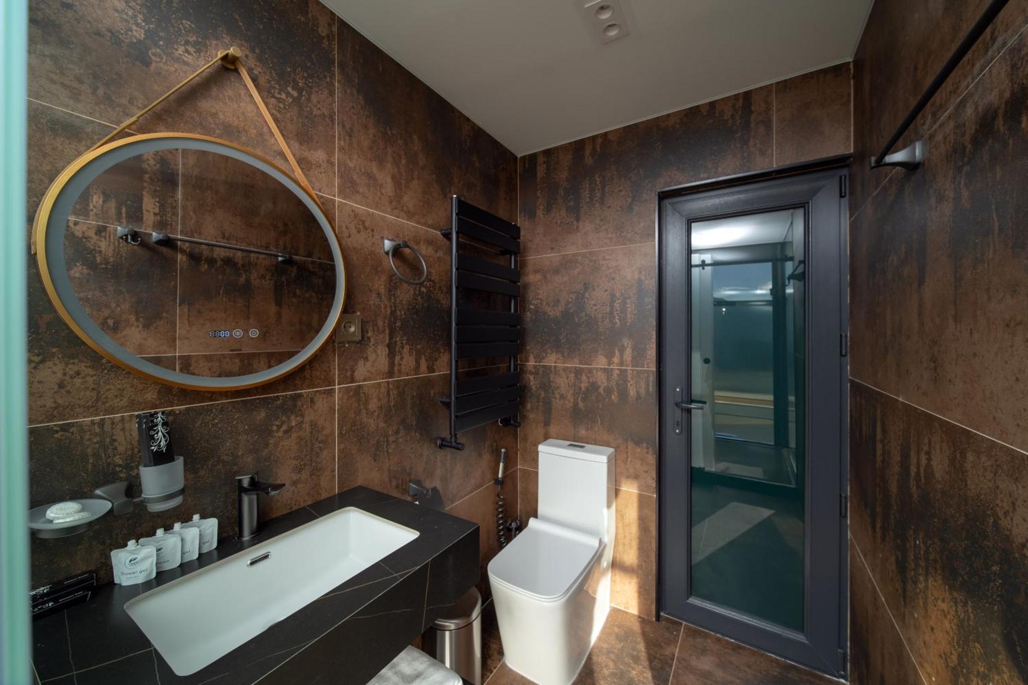 King Suite Spa Bath