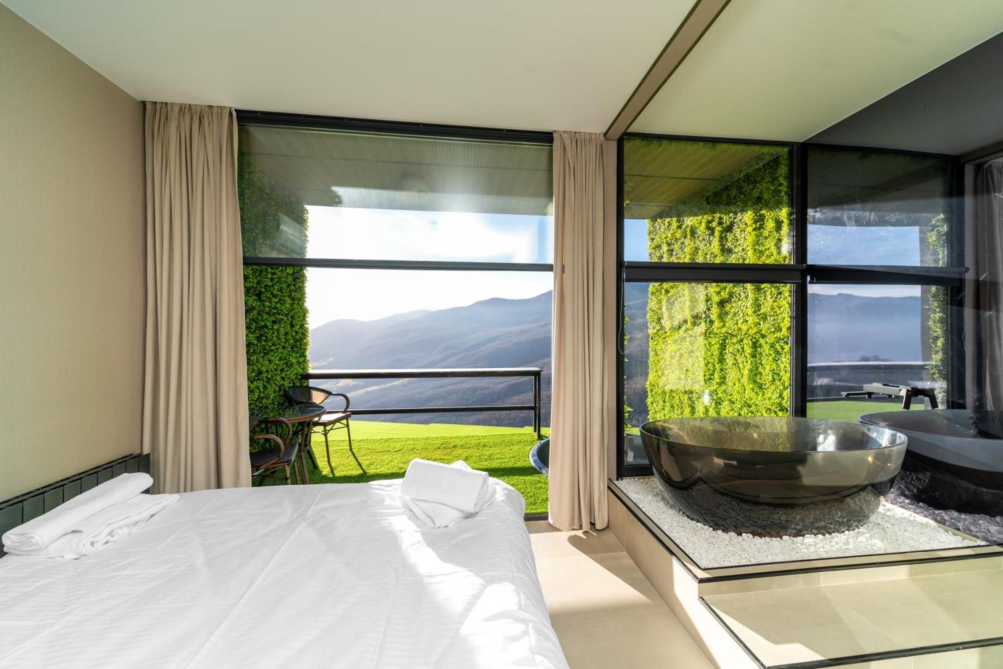 King Suite Spa Bath