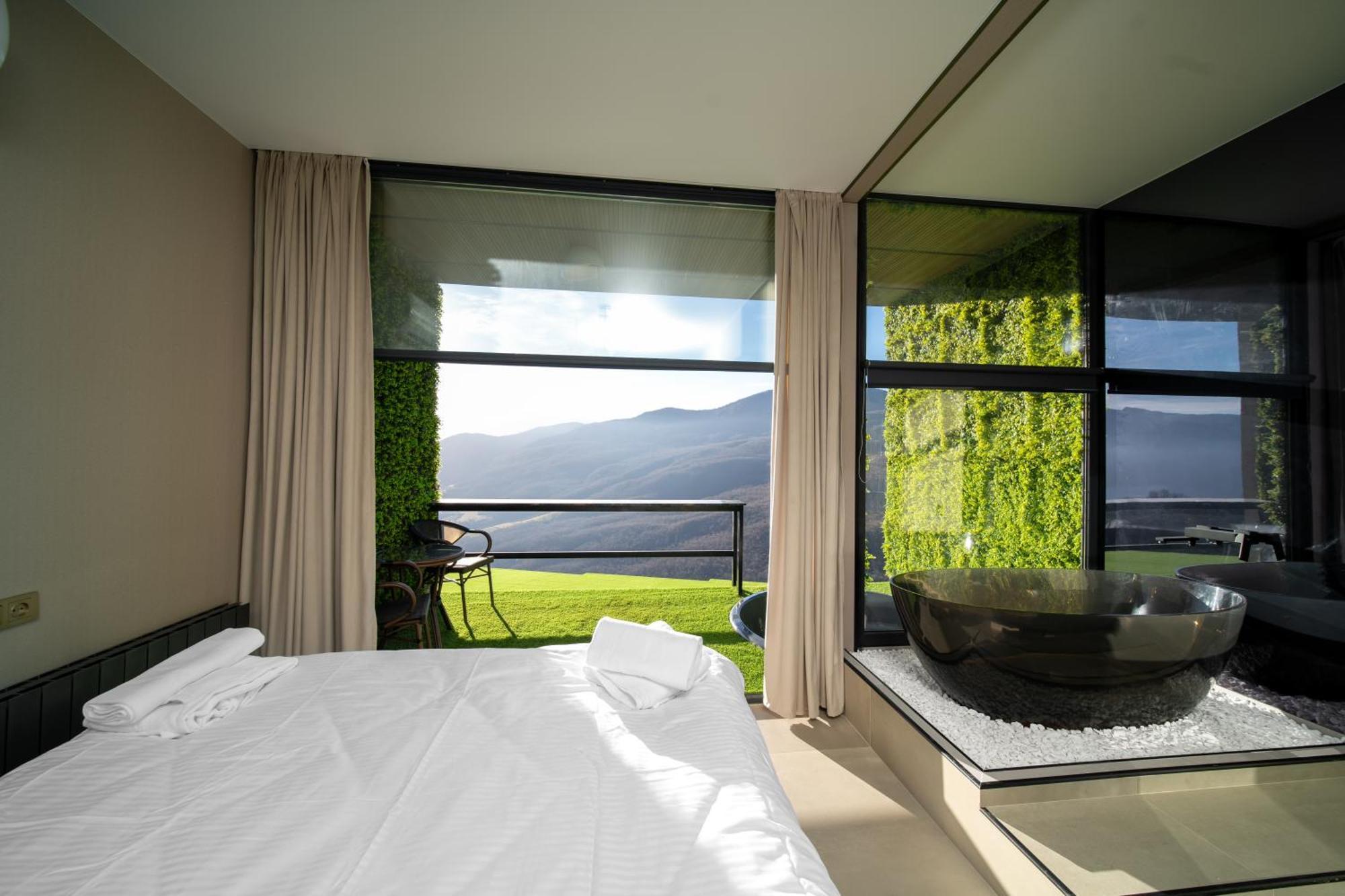 King Suite Spa Bath