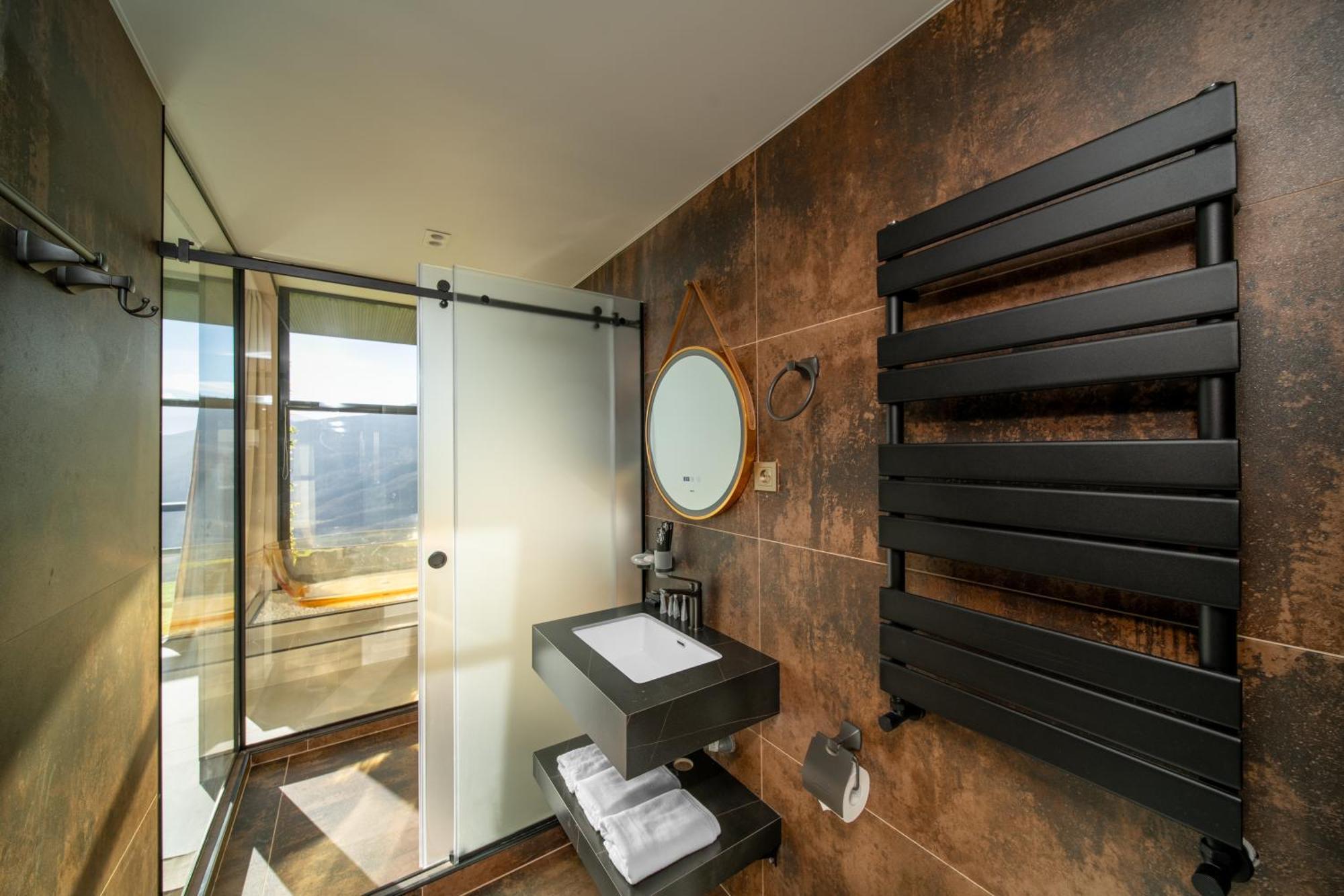 King Suite Spa Bath