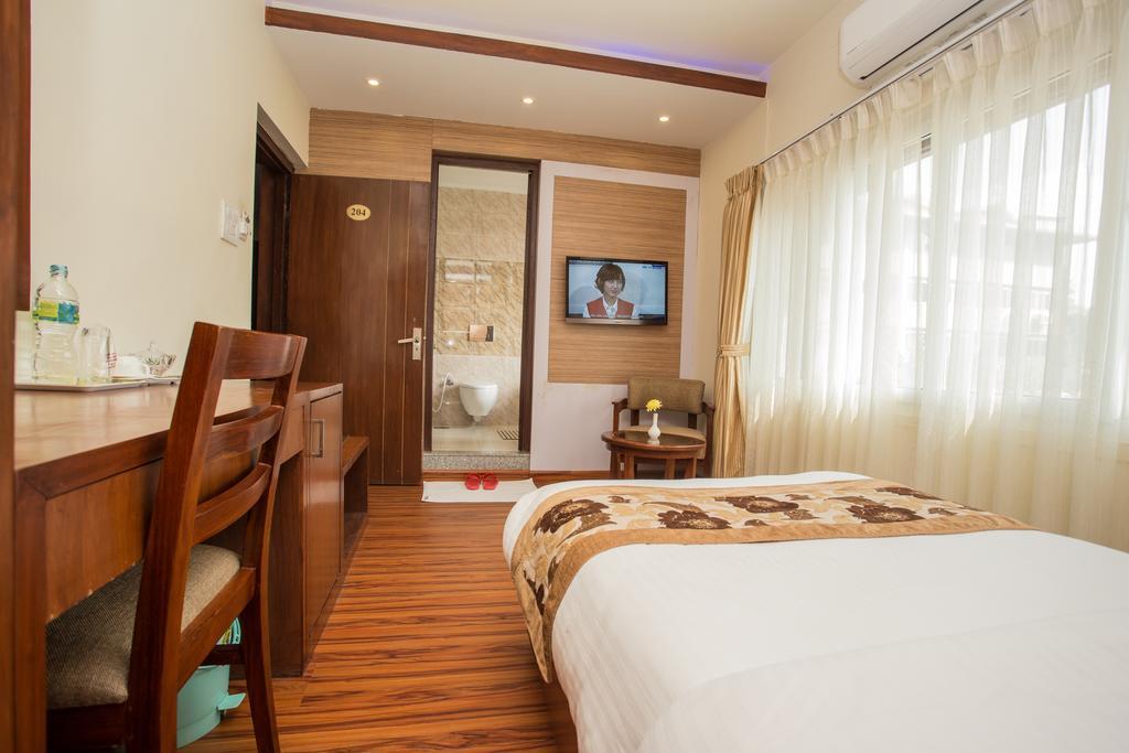 Deluxe Single Room with Free Airport Pickup