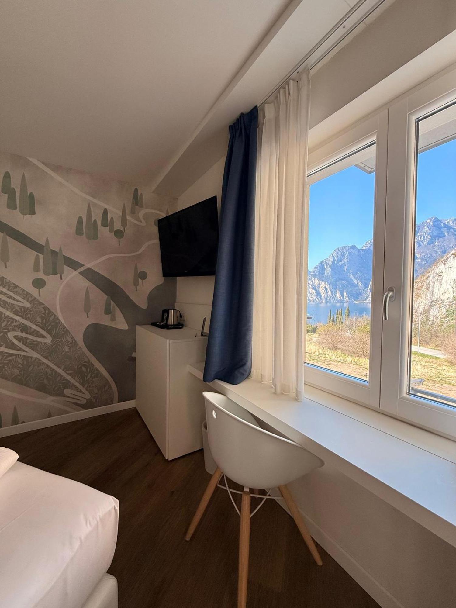 Superior Junior Suite with Terrace and Lake View