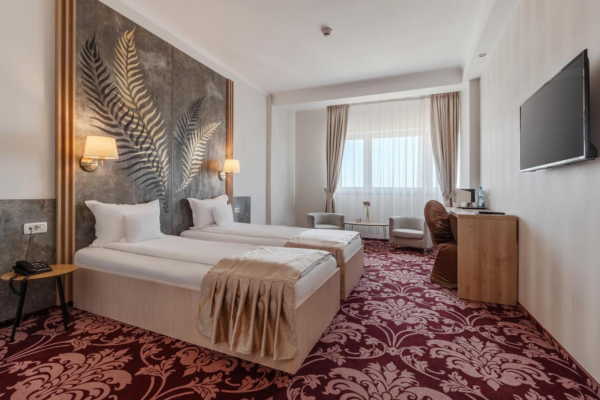 Twin Room with Indoor Pool and Jacuzzi Access
