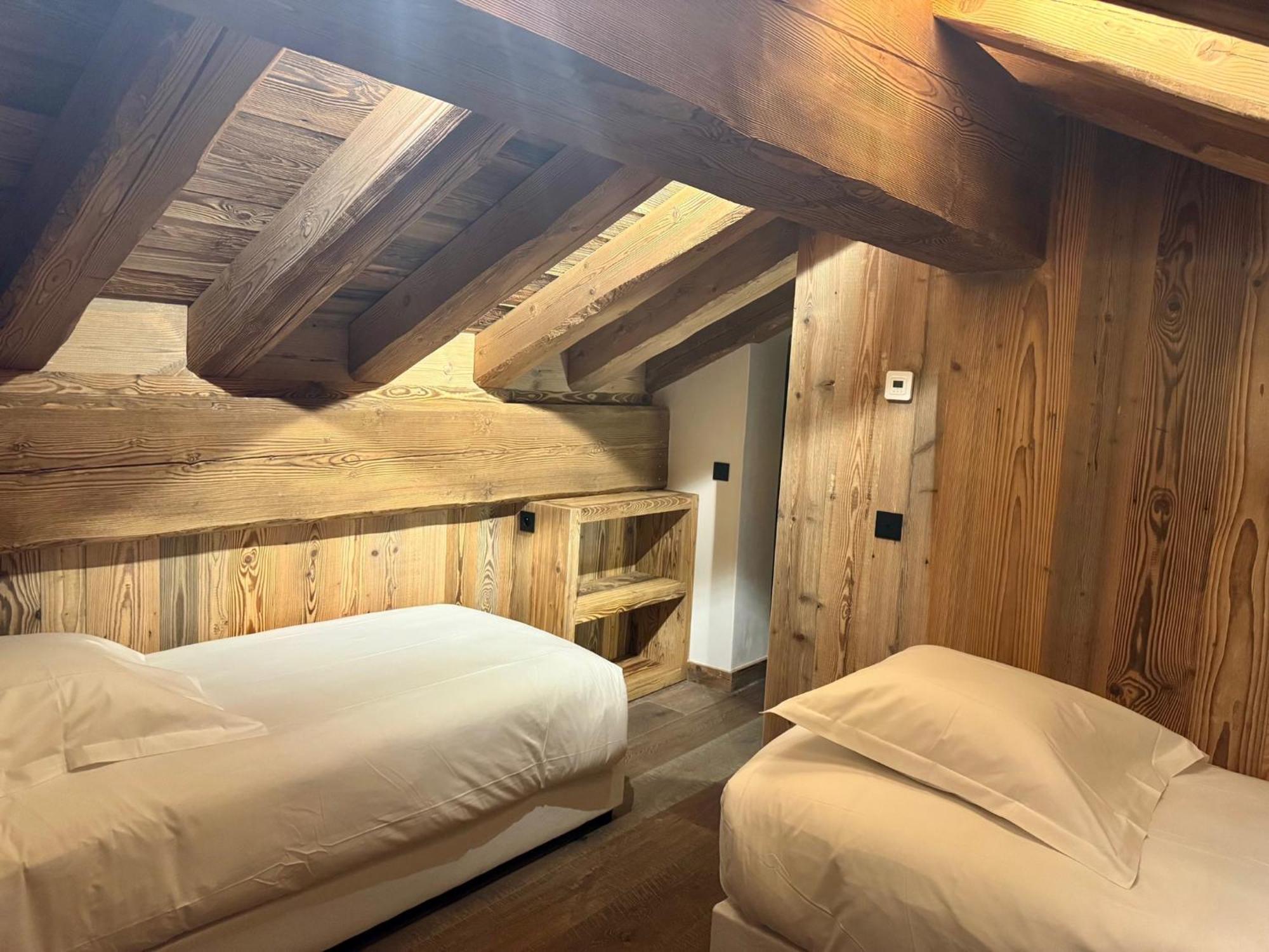 Three-Bedroom Apartment with Mountain View