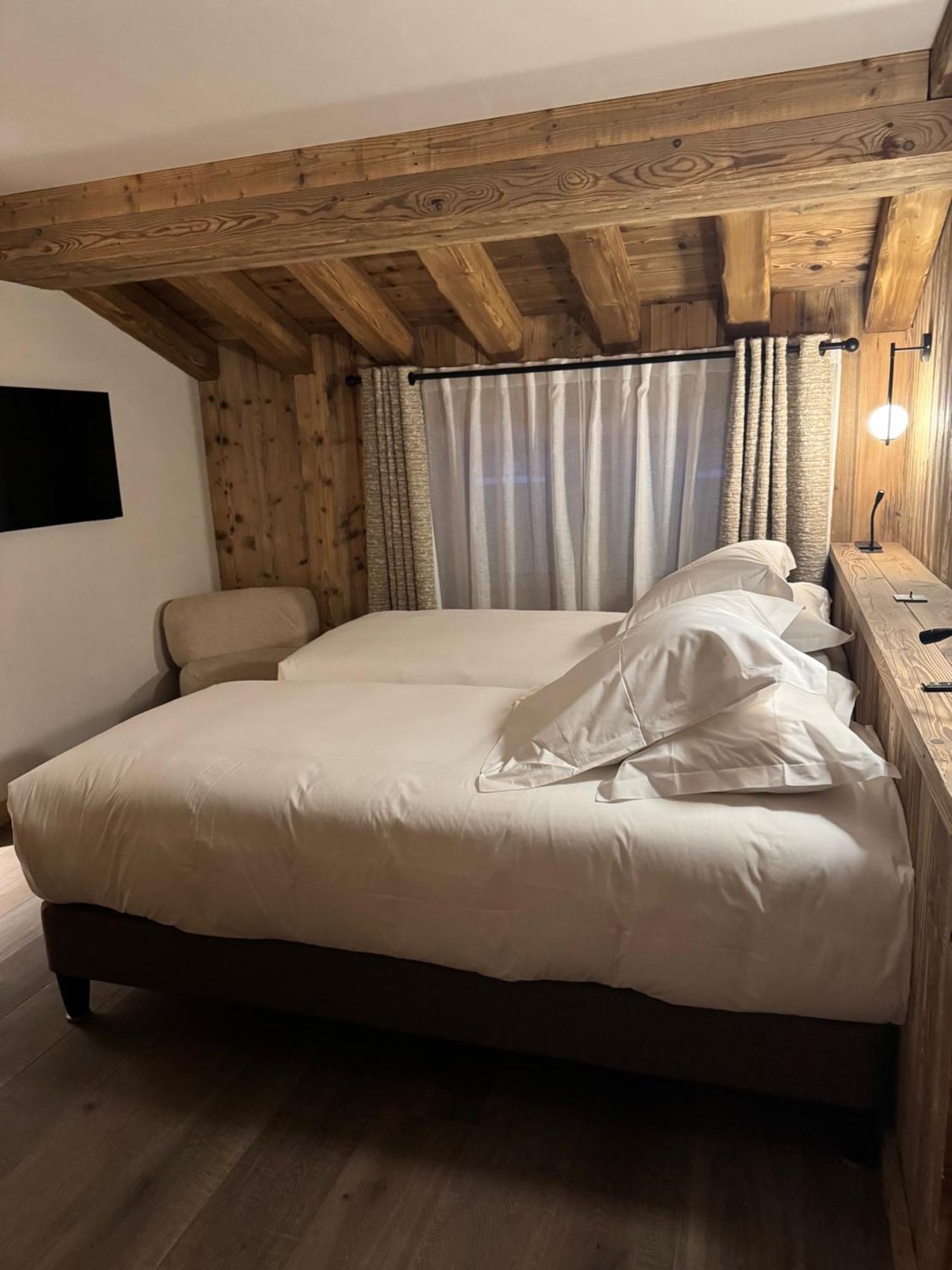 Three-Bedroom Deluxe Apartment