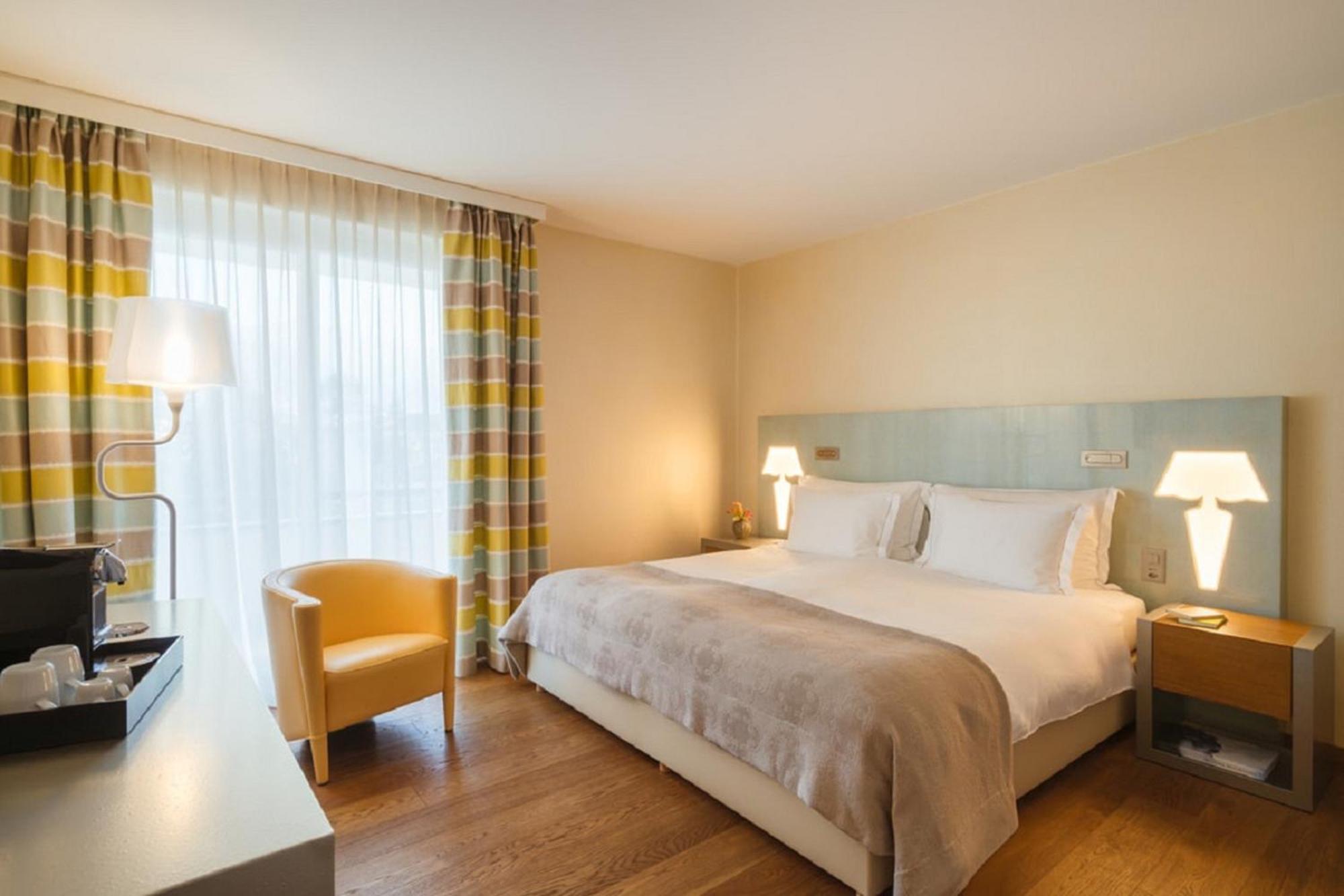 Small Standard Double Room with Mountain View