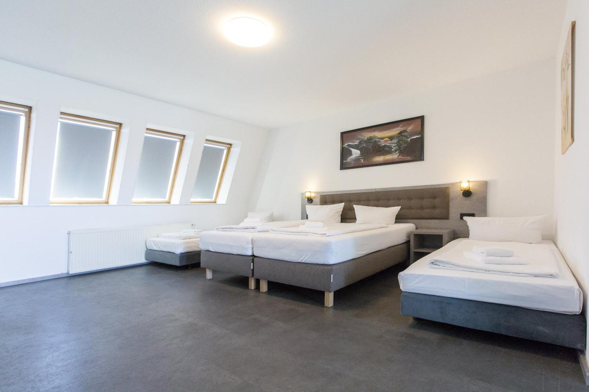 One-Bedroom Apartment with Balcony,1756438982:JPEG