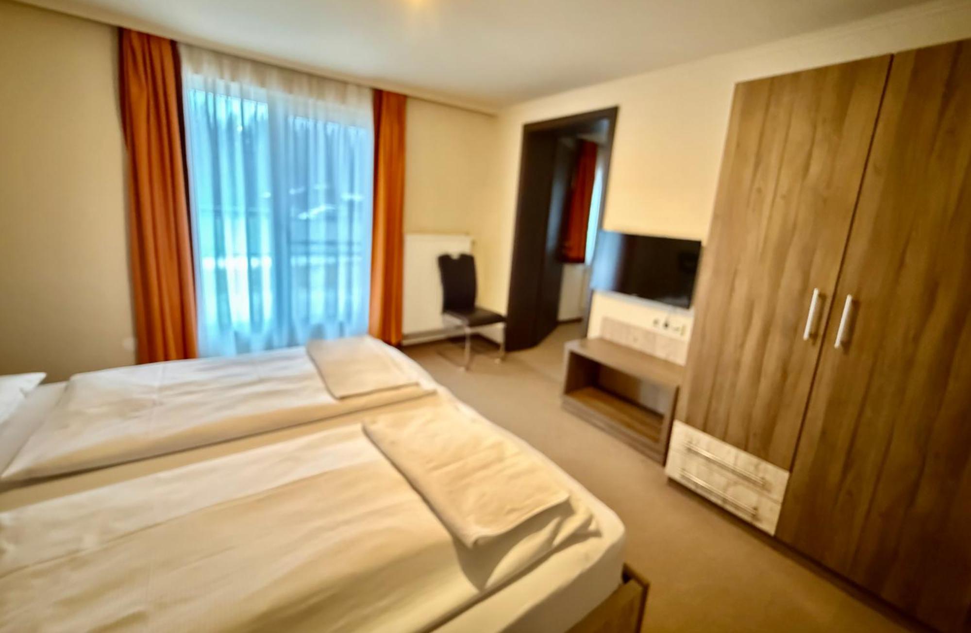 Familienzimmer mit Bergblick
