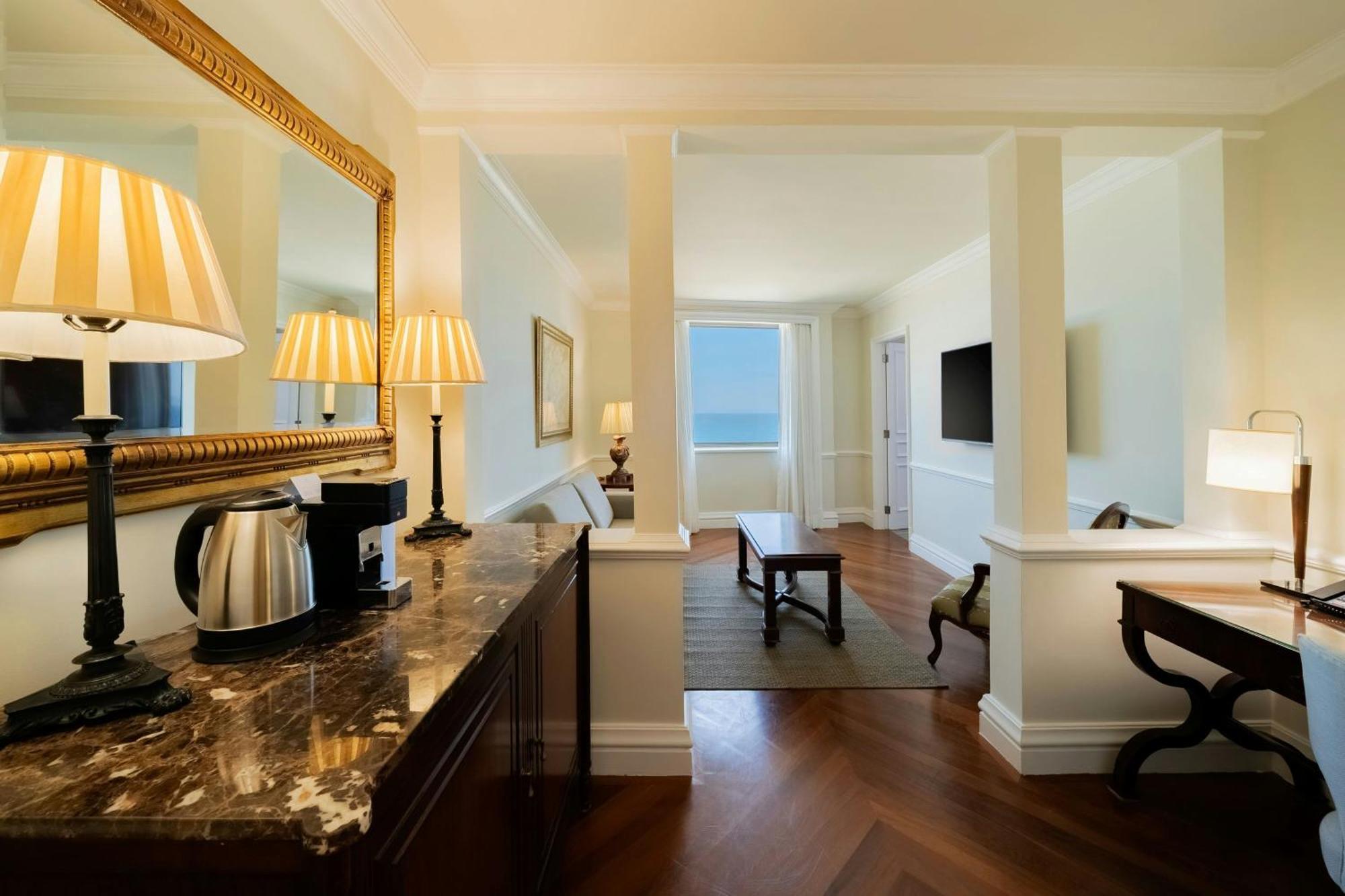 Executive lounge access, Suite, 1 King, Sofa bed, Ocean view