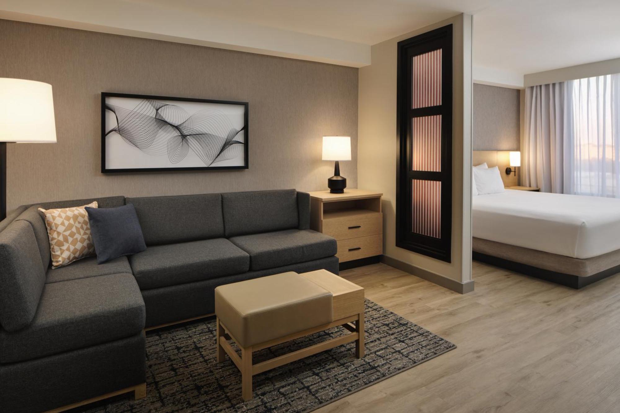 Habitación con cama extragrande y sofá cama - Planta superior