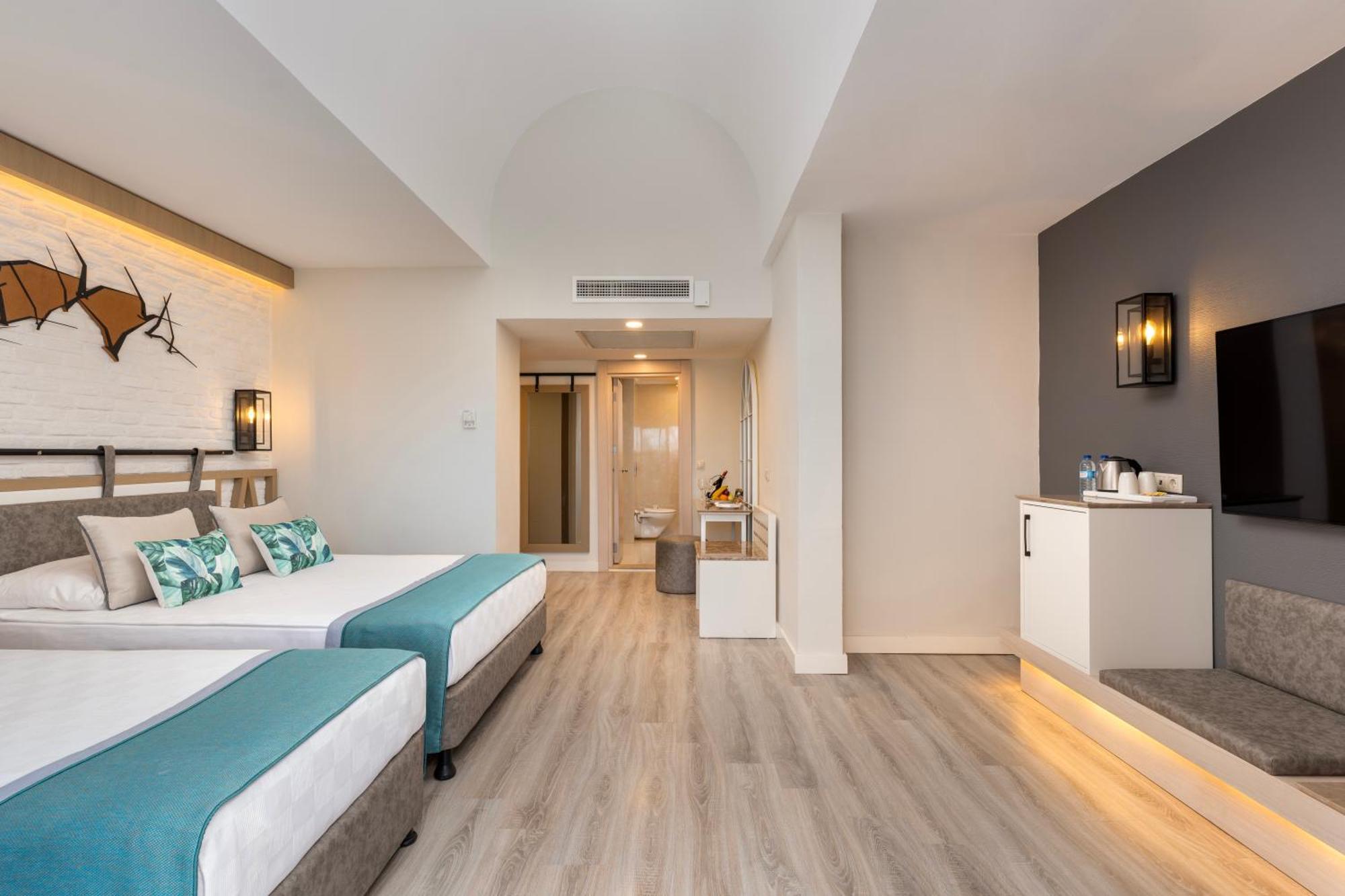 Deluxe Triple Room