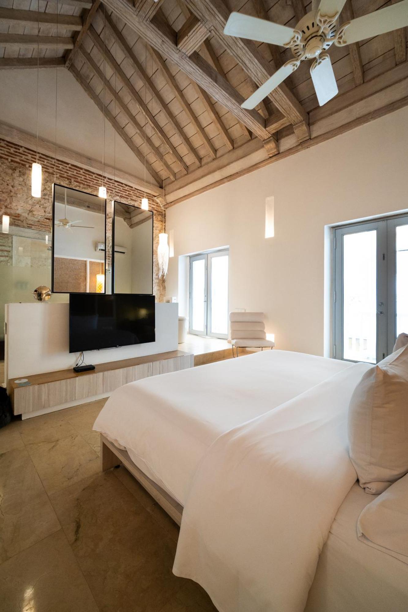 One-Bedroom King Suite