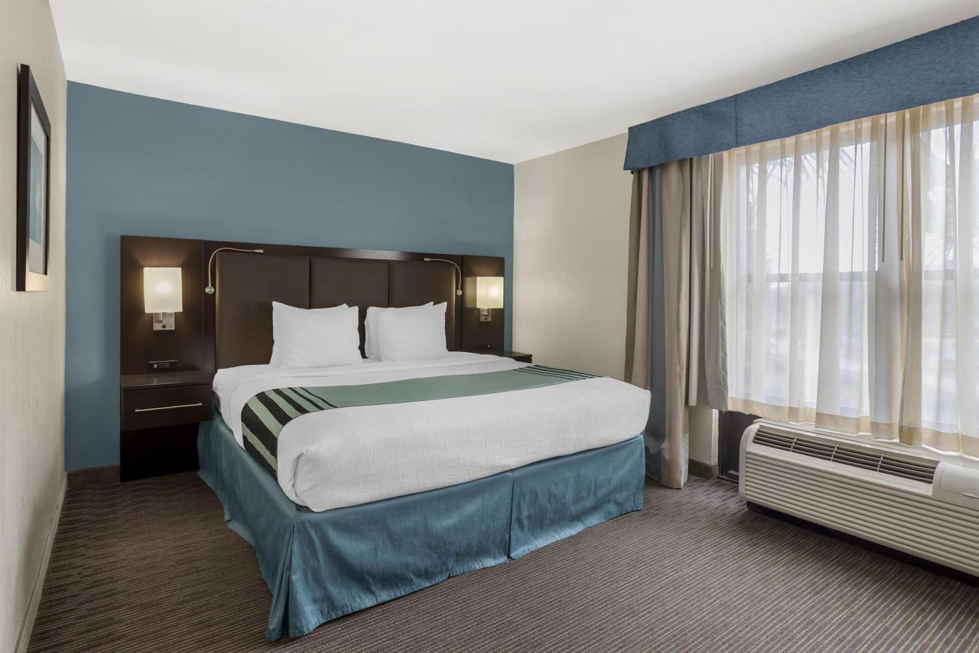 King Suite with Sofa Bed - Non-Smoking