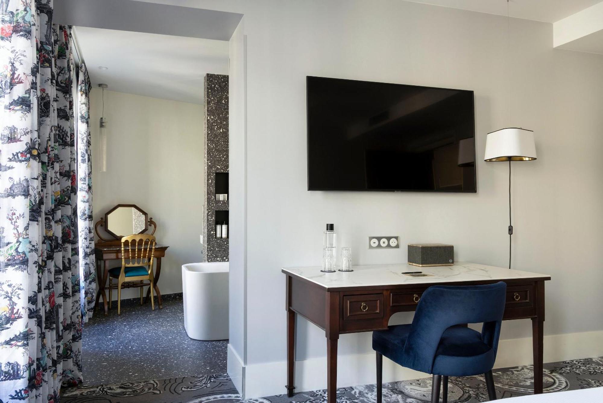 Deluxe King Room Afterworks