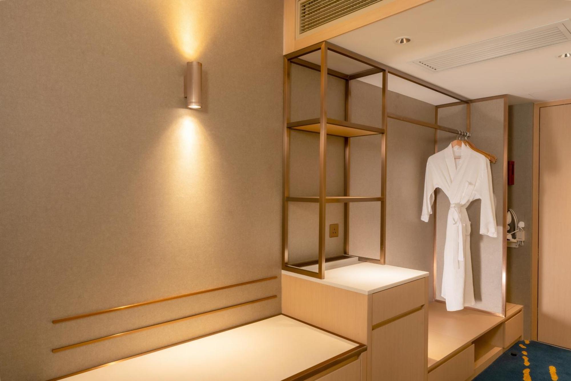 Premium King Room Middle Floor