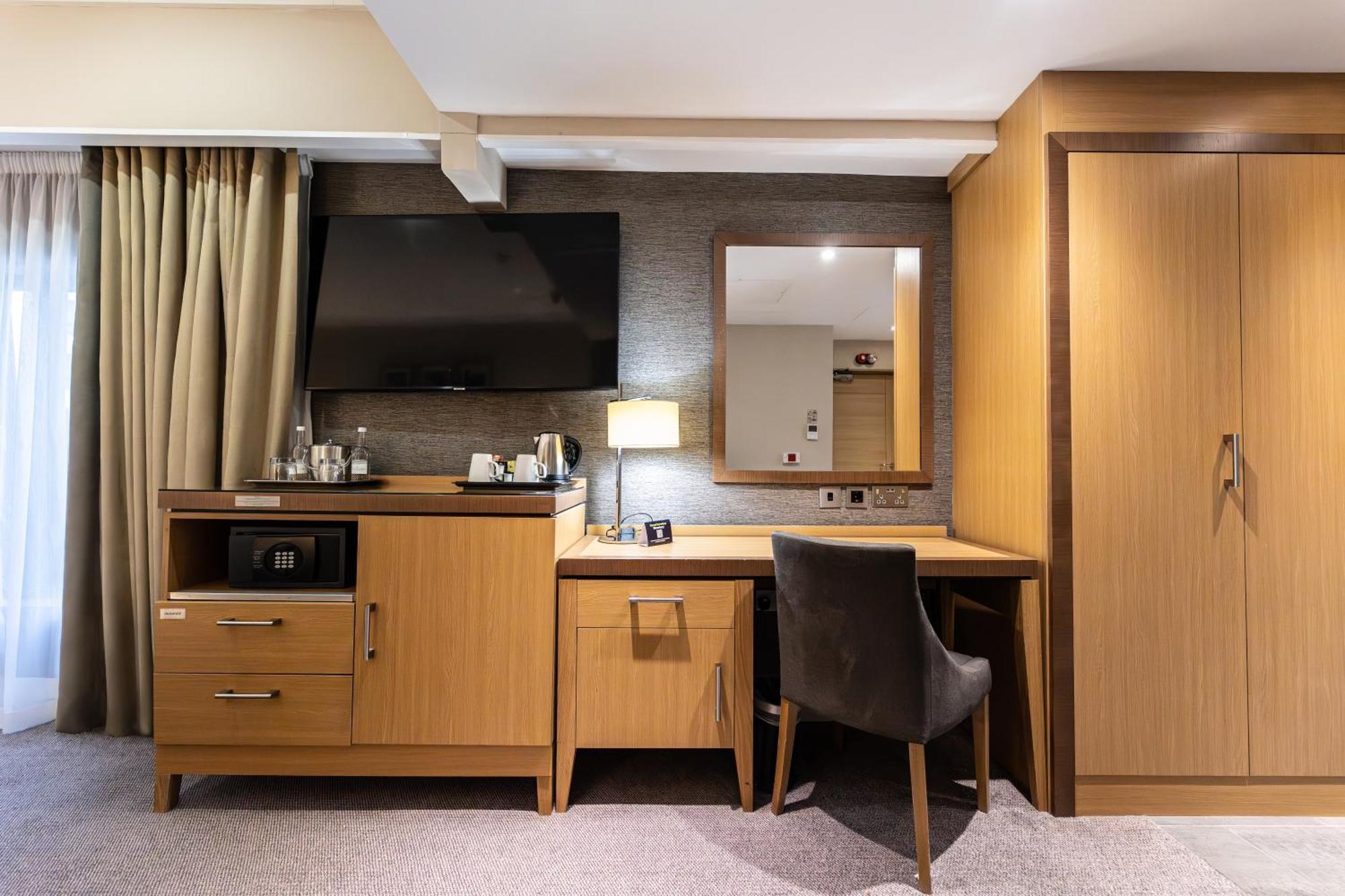 Queen Room - Mobility Access