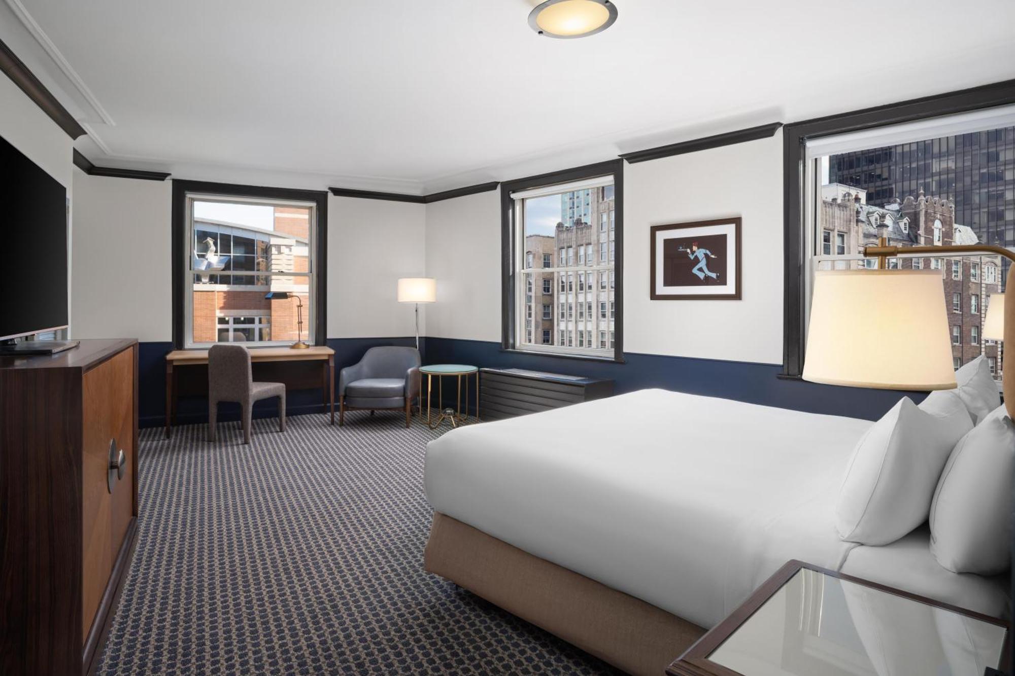 Superior King Corner Room with City View