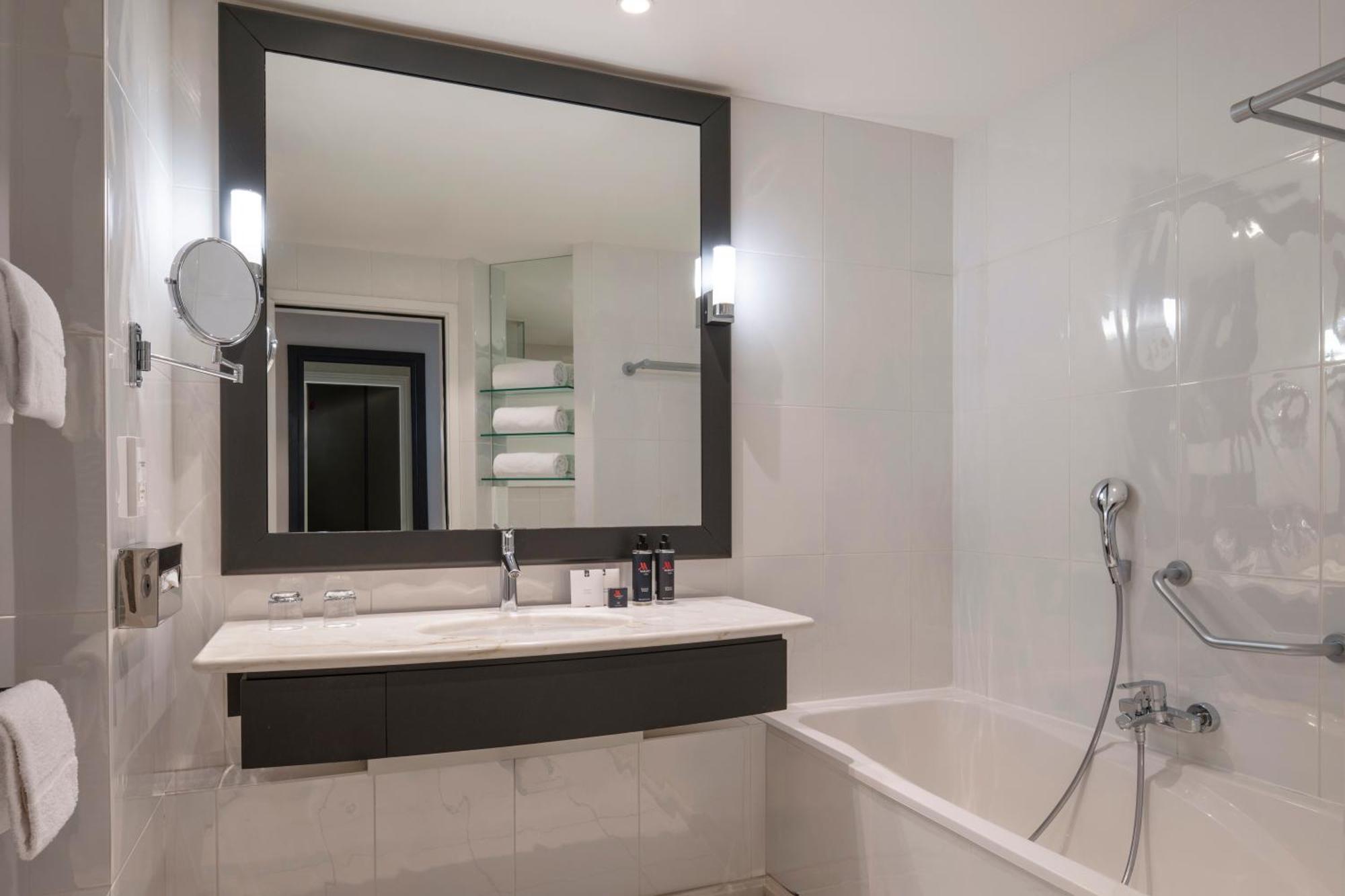 Deluxe King or Twin Room