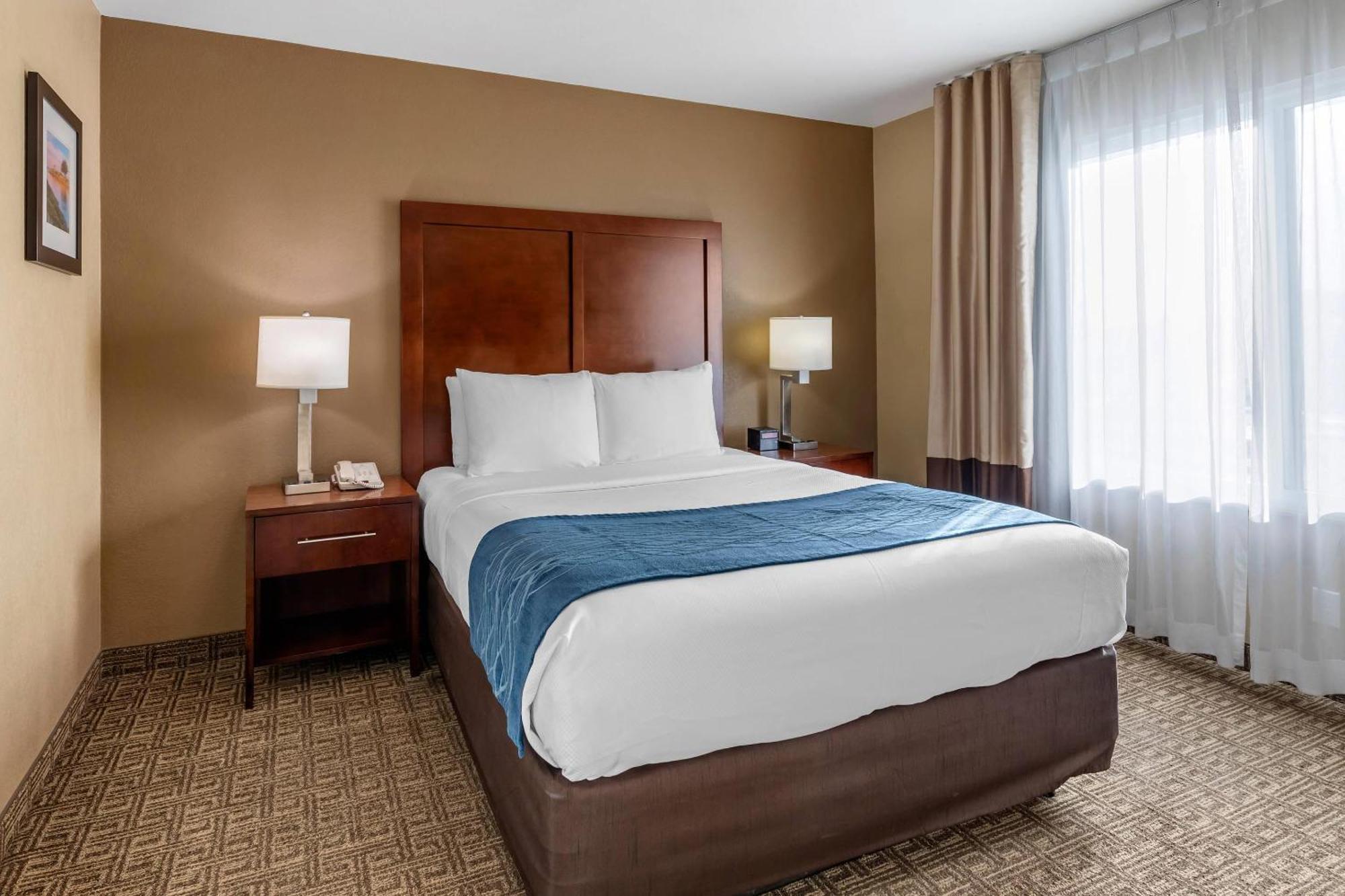Queen Suite Two Queen Beds Non-Smoking