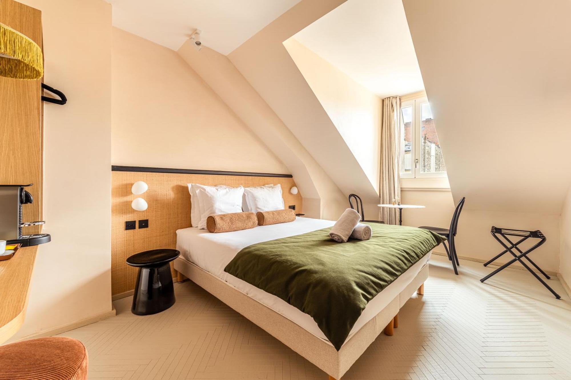 Parisian Room